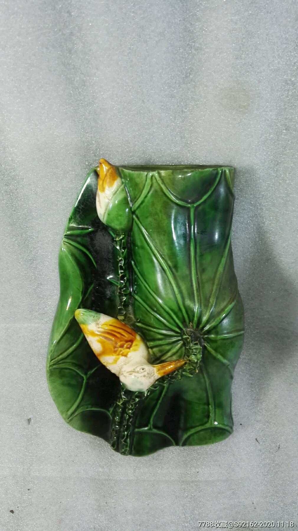 美陶老美陶宜兴工艺美术陶瓷壁挂莲蓬花插整体完好高21公分长