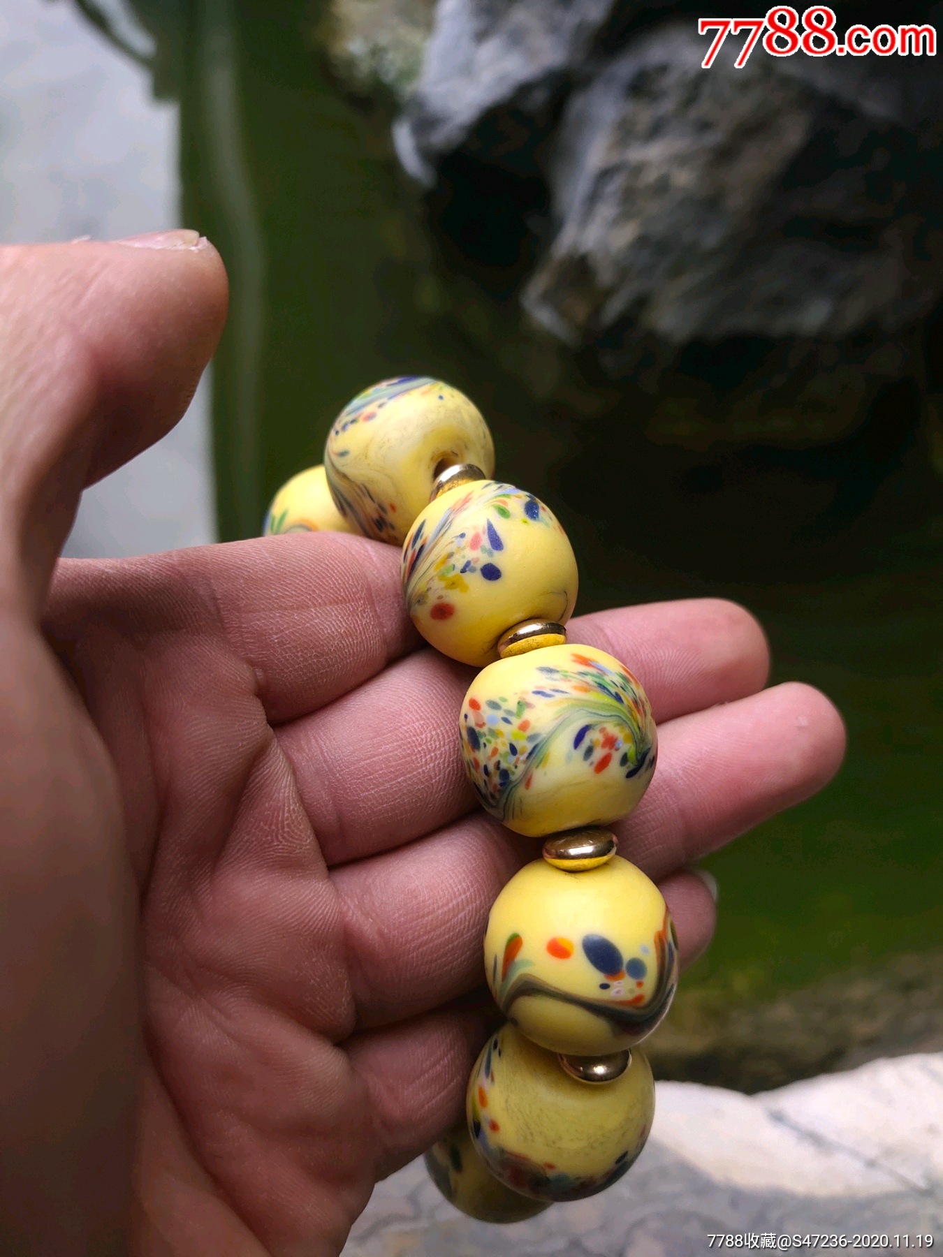 少见的黄色琉璃珠子一条