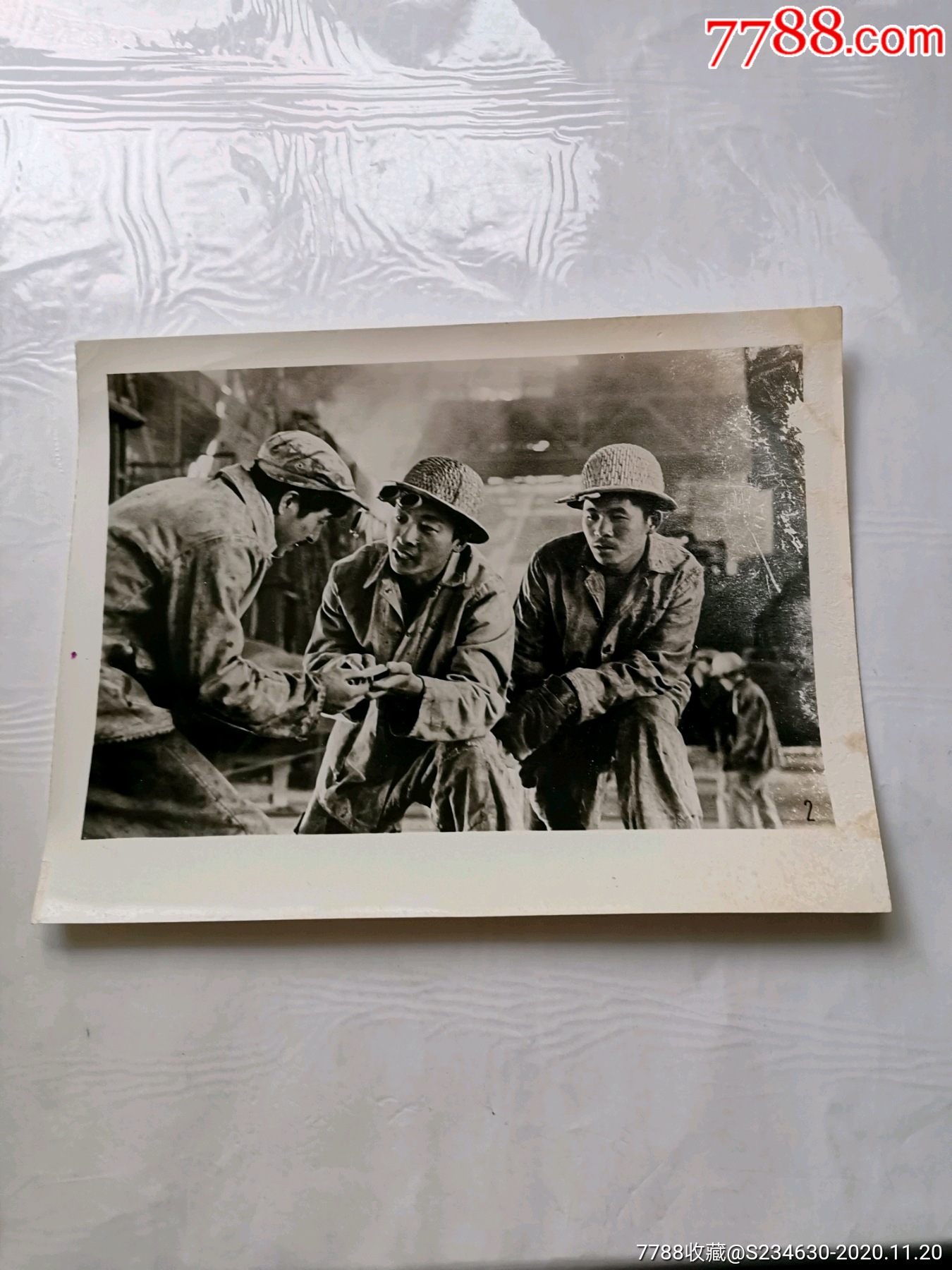 七十年代老照片炼钢工人工人合影