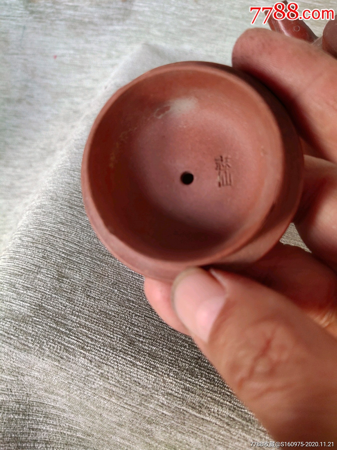 漂亮徐友泉款海棠红刻花花卉诗文夔龙纹紫砂壶,17*10*10cm,独眼出水孔