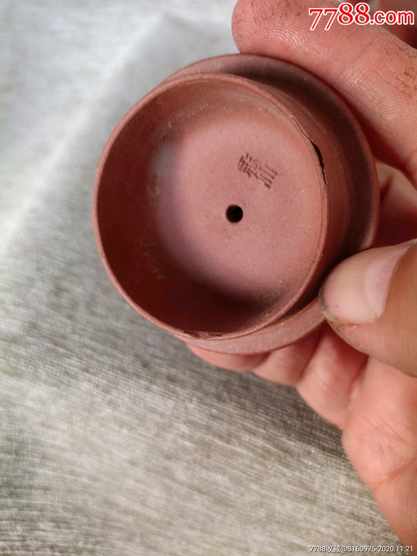 漂亮徐友泉款海棠红刻花花卉诗文夔龙纹紫砂壶,17*10*10cm,独眼出水孔