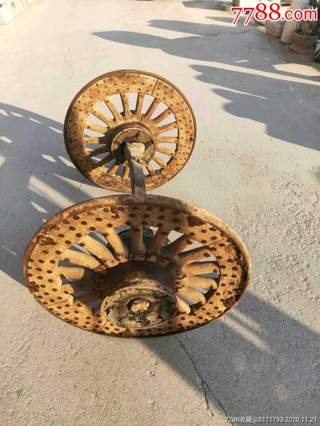 老轿车轱辘一套