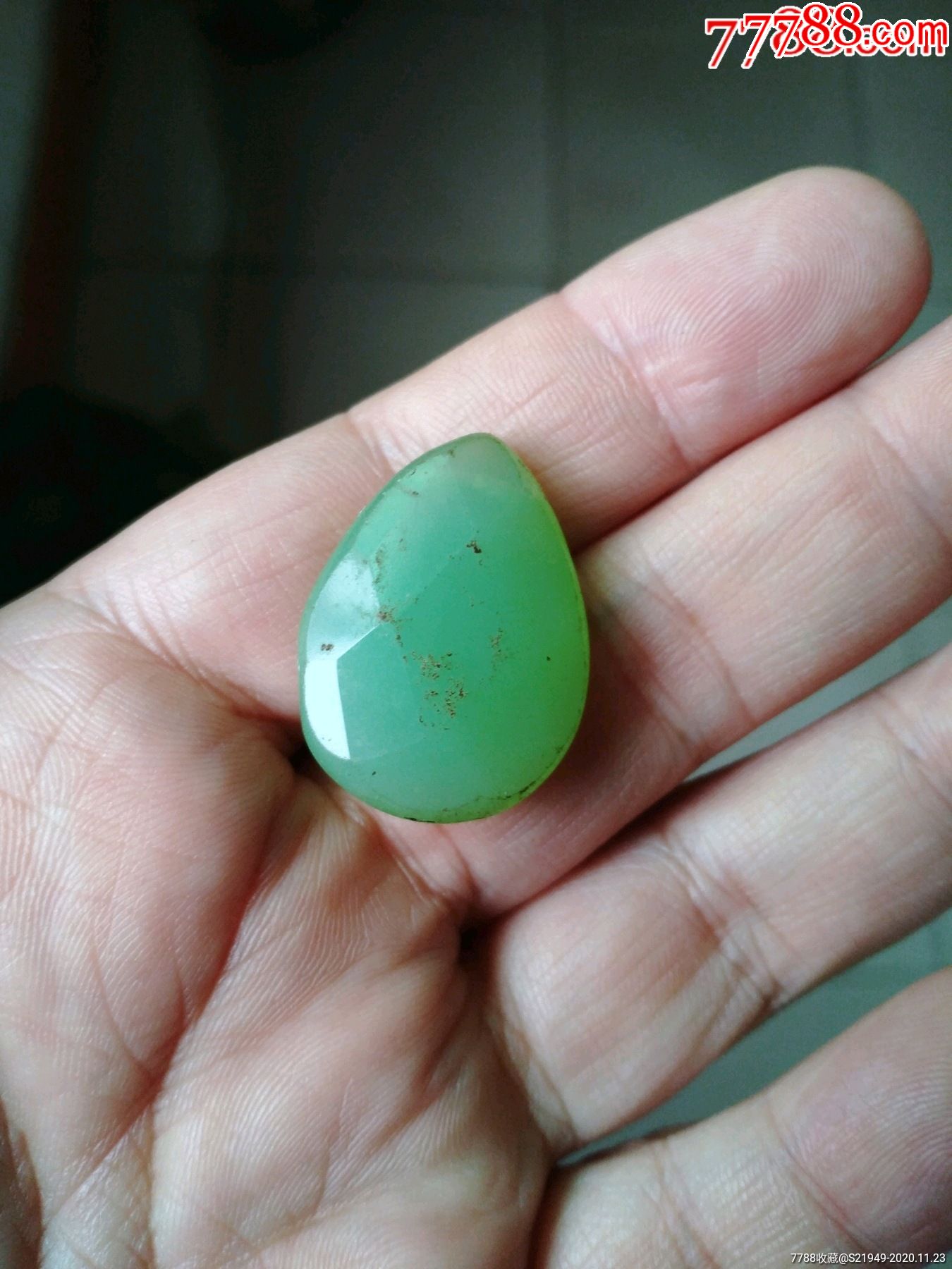 清代老绿玛瑙心型吊坠一件