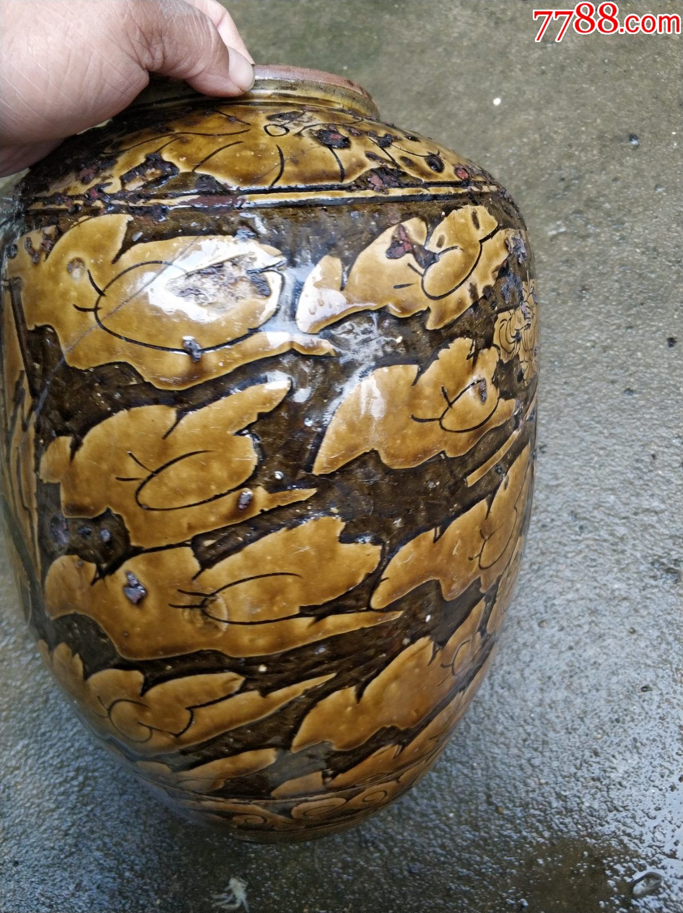 有冲线的马口窑陶器罐子,高36厘米,直径20厘米,口烧歪了,有窑粘如图