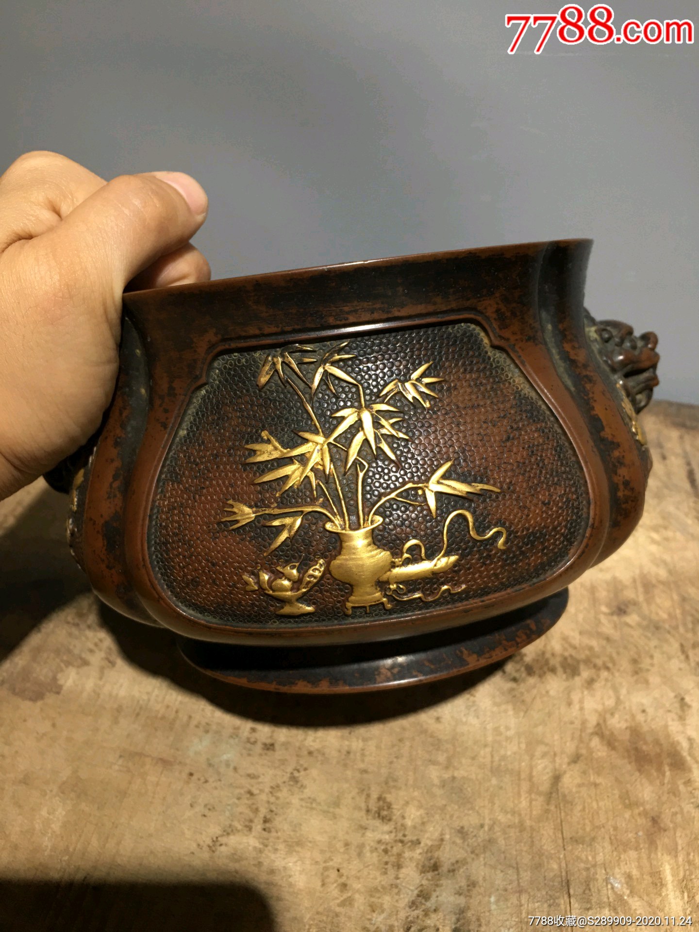 紫铜浮雕草龙乾隆年制铜香炉!