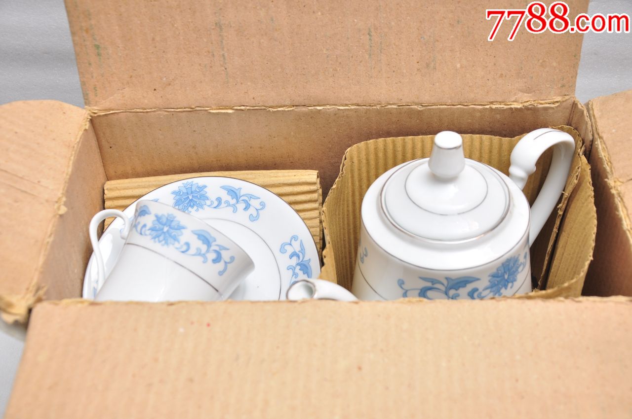 唐山市白玉瓷厂高级咖啡茶具一套荣获轻工业部优产品称号