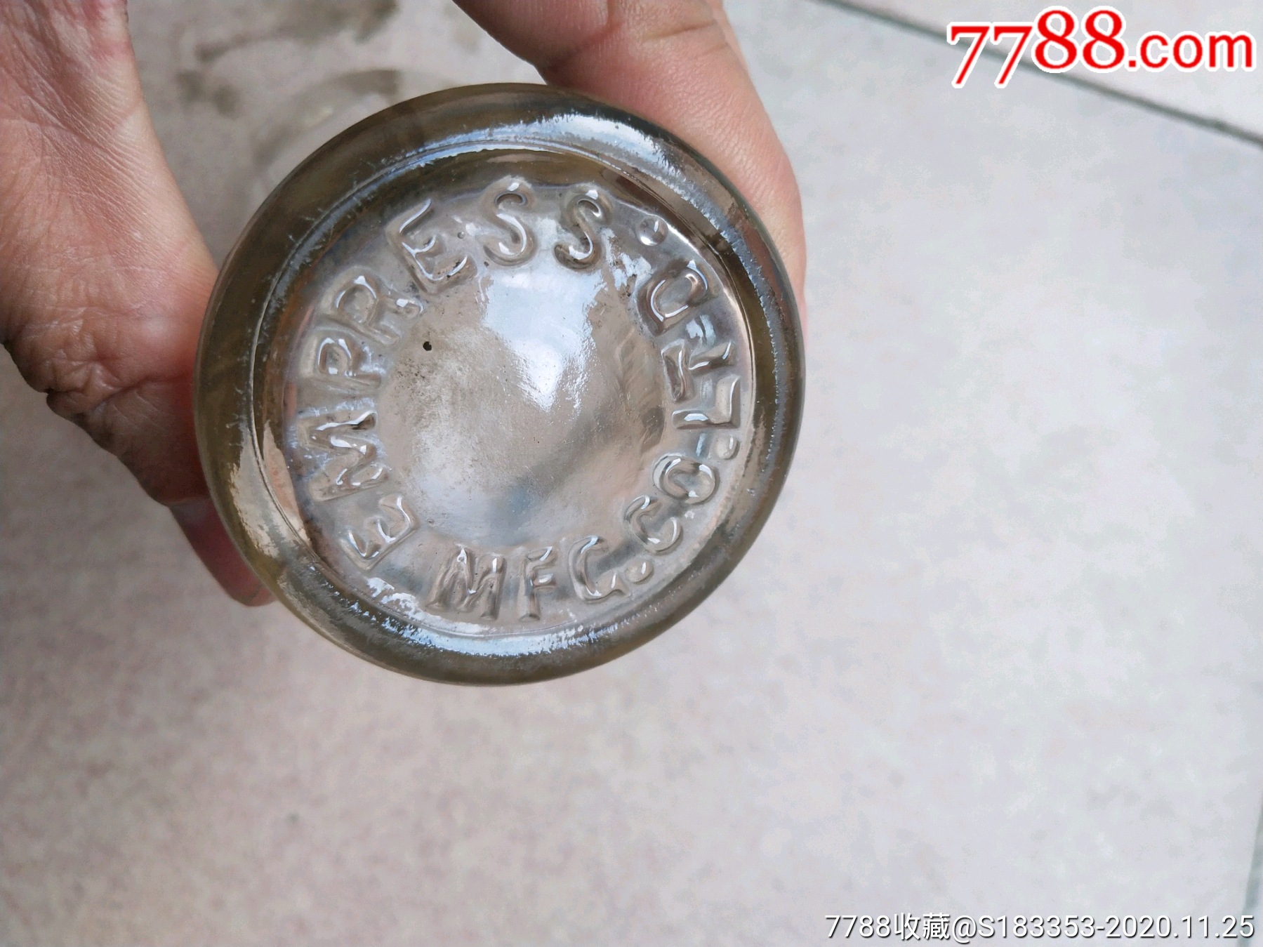 民国时期,老玻璃瓶,底足很多英文