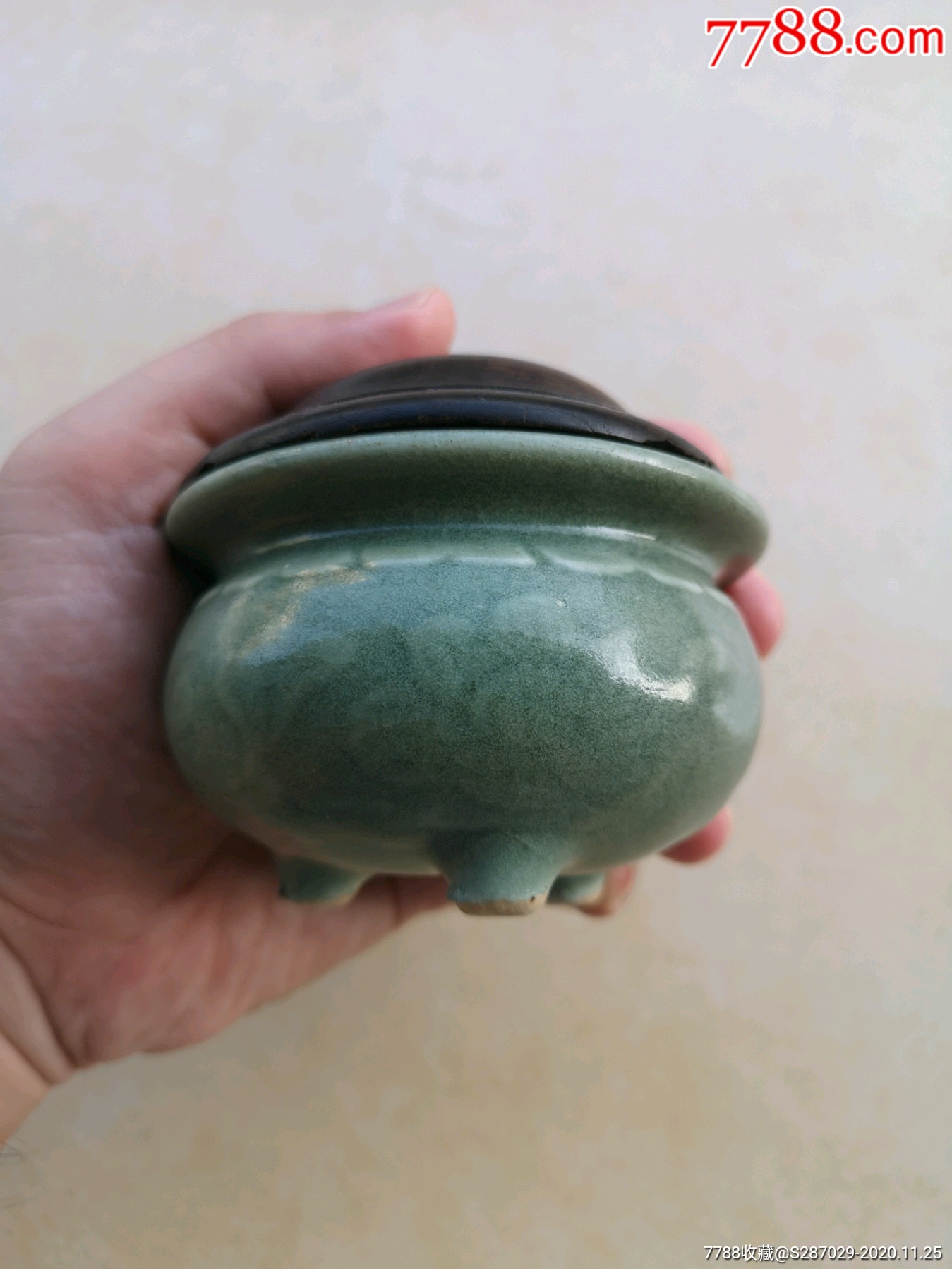 清代龙泉刻花三足香炉琴炉