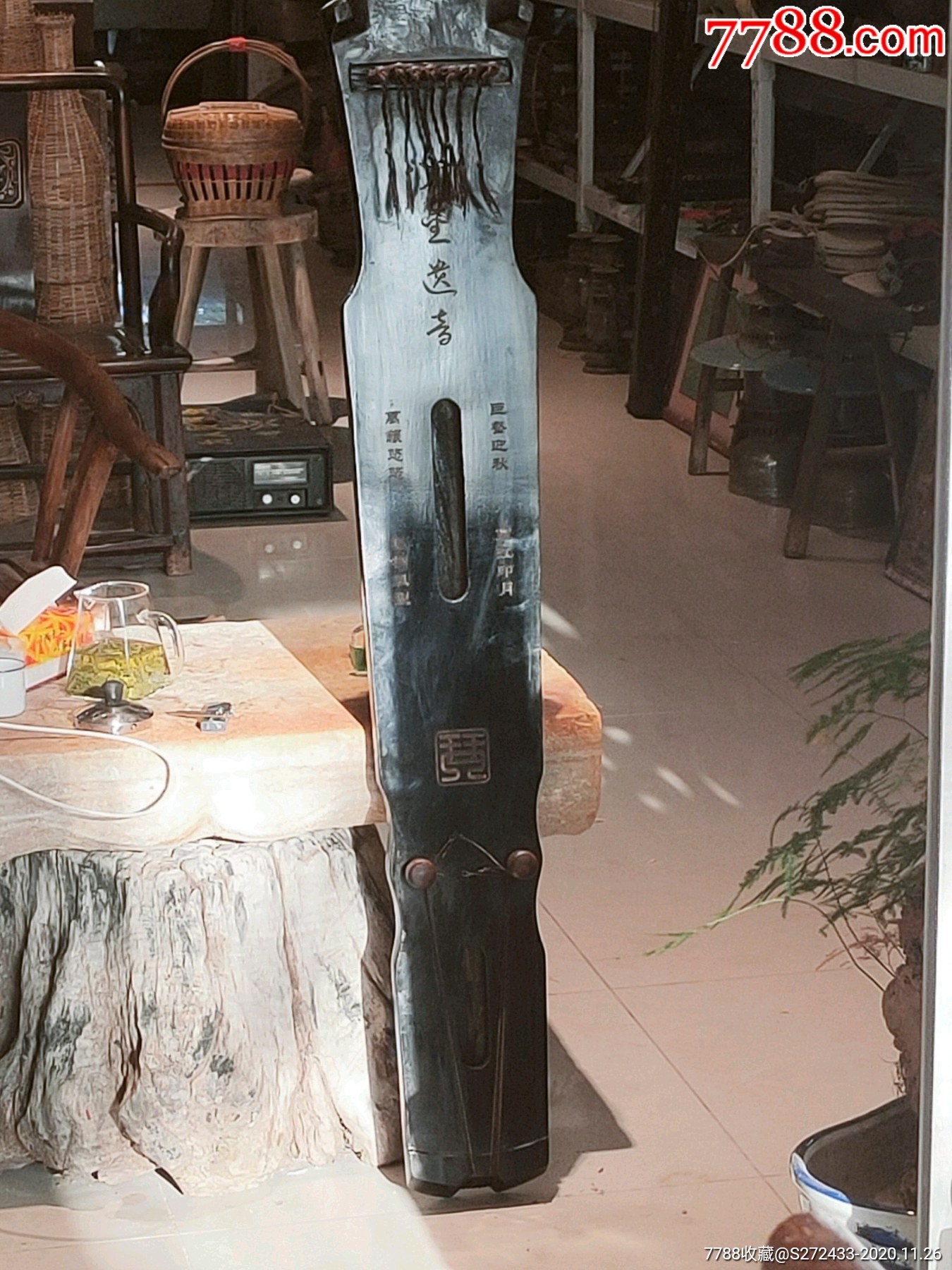 大漆桐木七弦古琴皮壳完美,正常使用红绿宝石镶嵌,工艺精细使用收藏