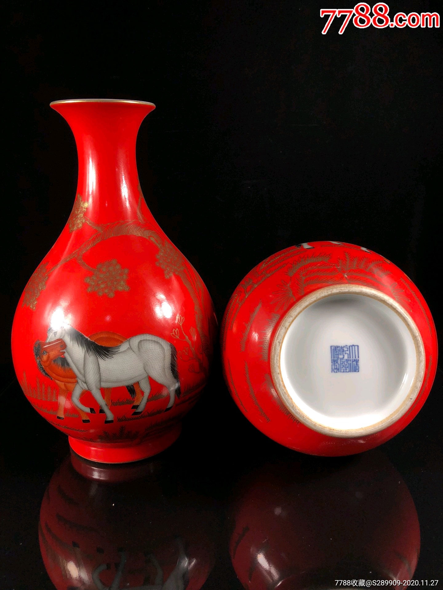 大清乾隆年制郎士宁犬图红釉天球瓶,做工精细,长颈,丰肩,敛腹,假圈足