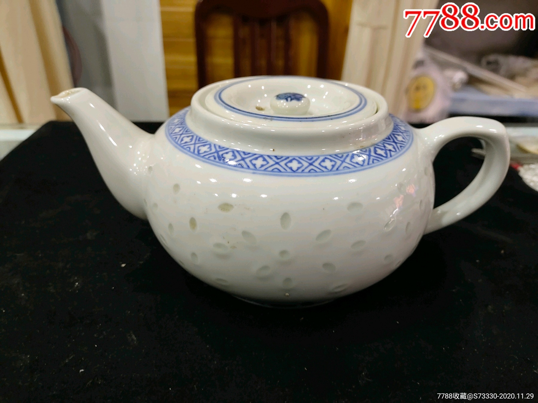 80年代景德镇厂货青花玲珑茶壶一把嘴微磕
