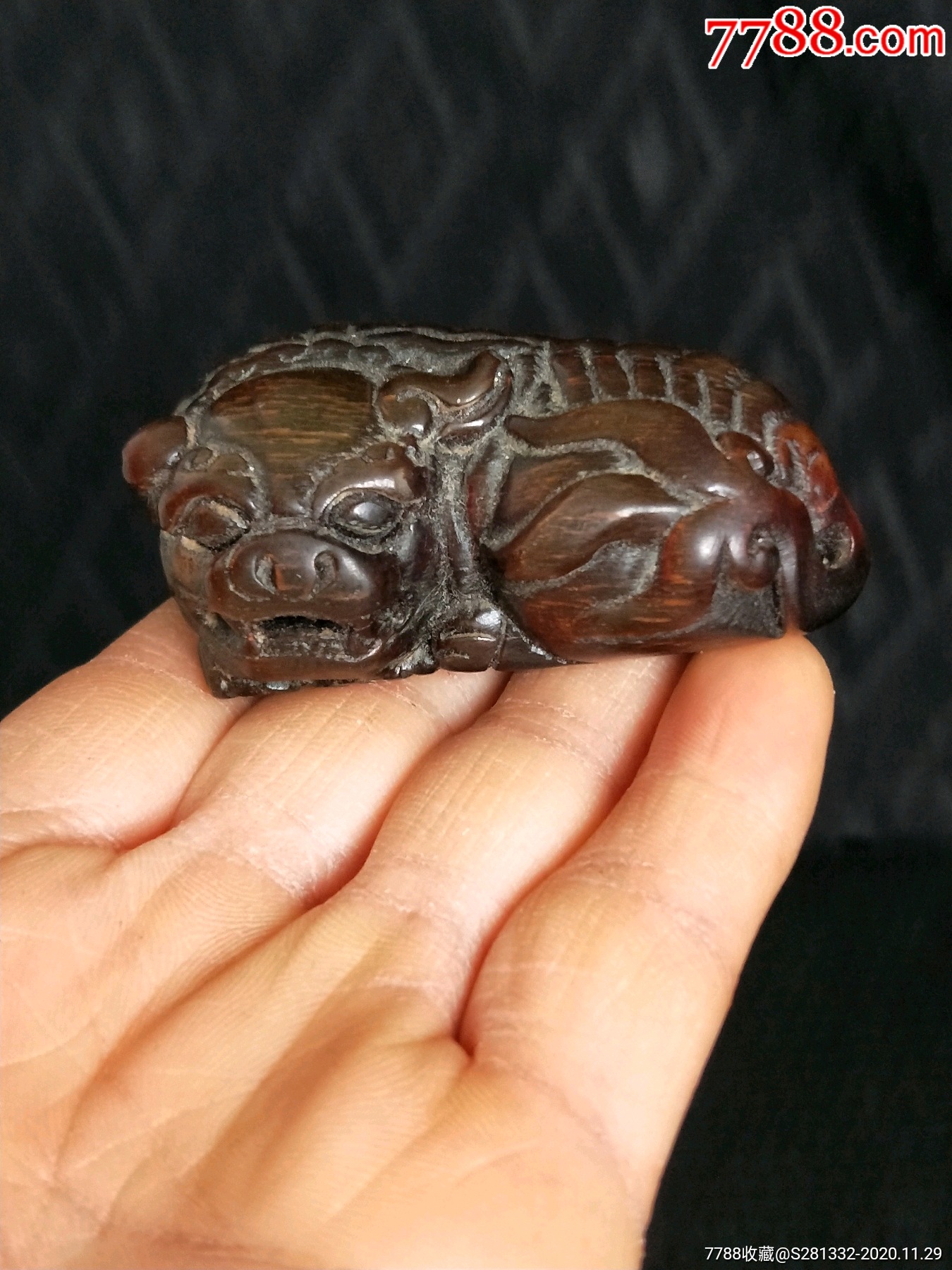 旧藏牛角狮子手把件