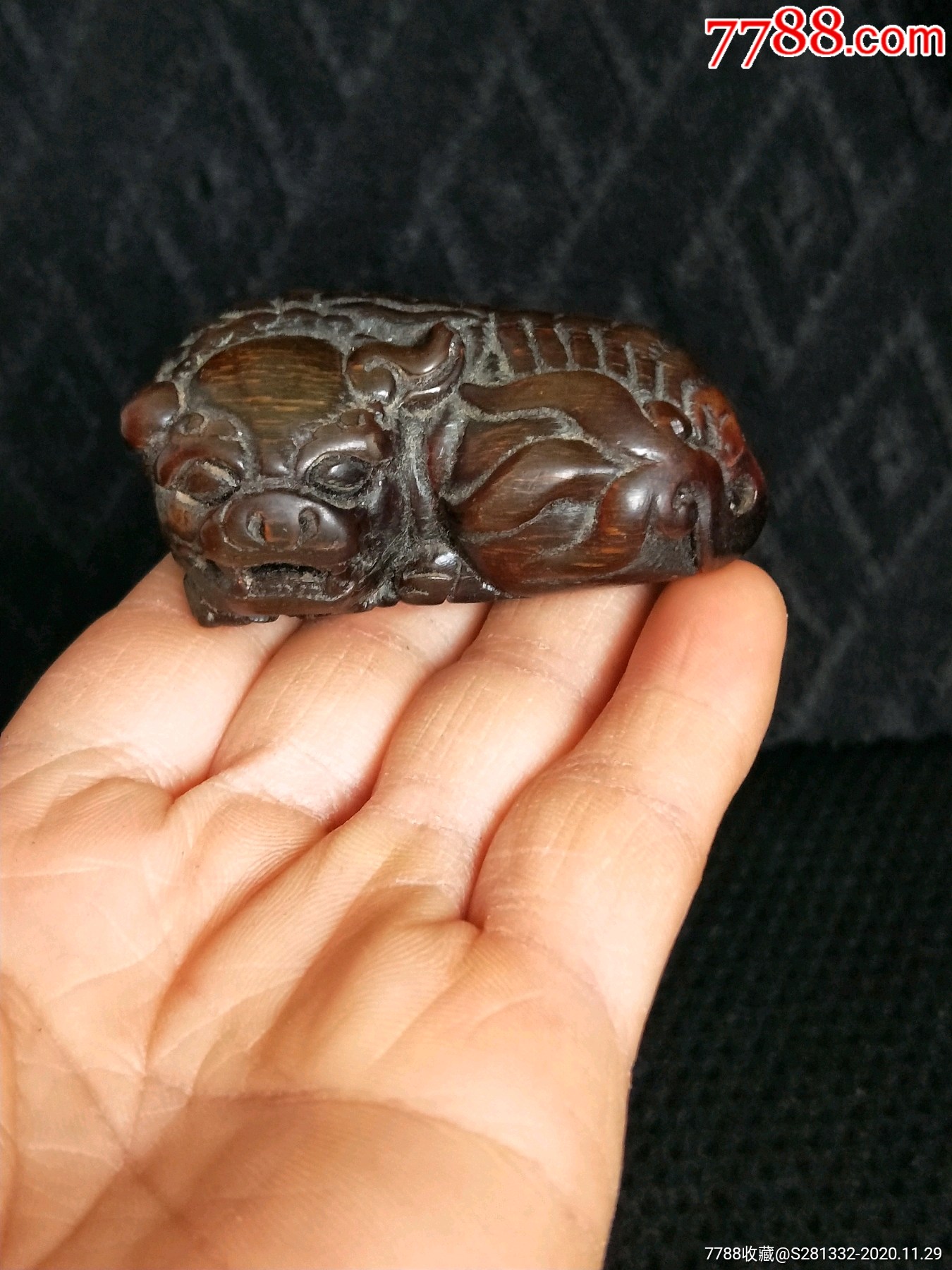 旧藏牛角狮子手把件