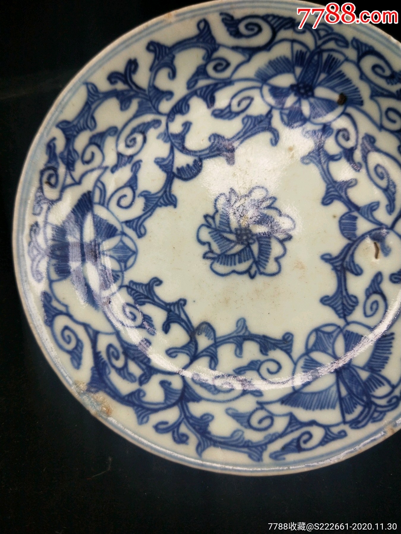 清中期德化窑青花缠枝纹小盘,有底款