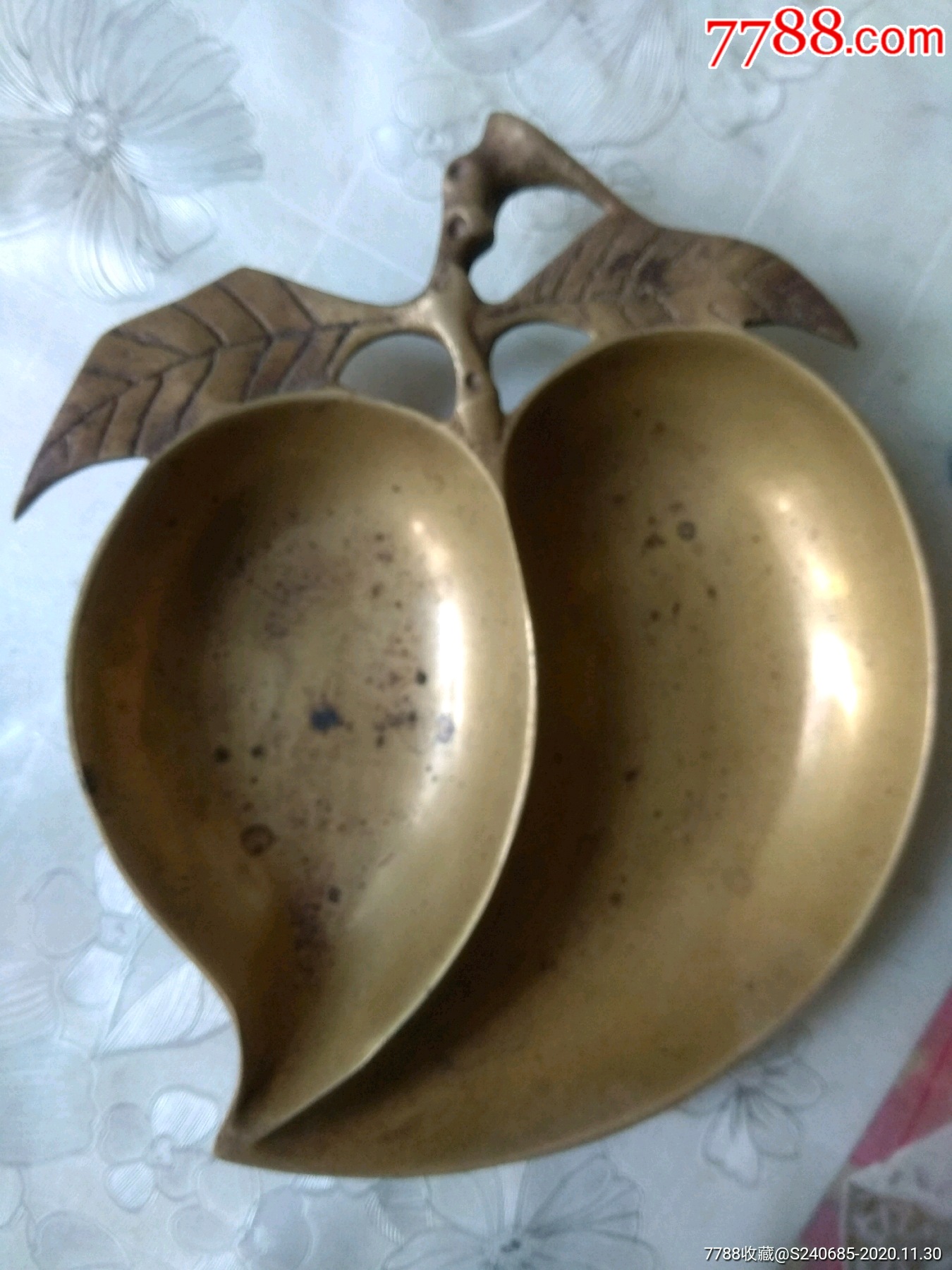 清代晚期寿桃型厚重果盘