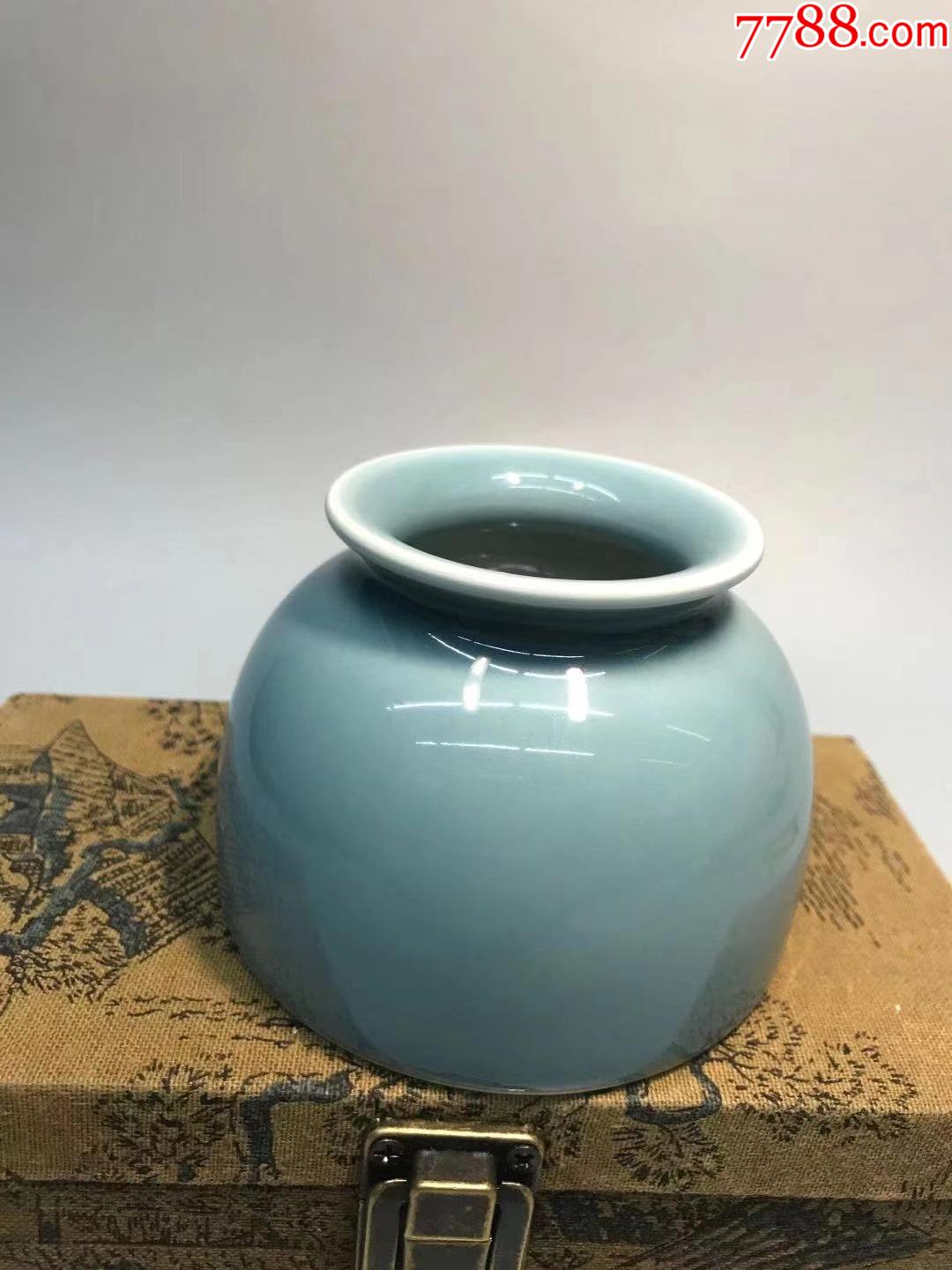 大清雍正年制天青釉水盂