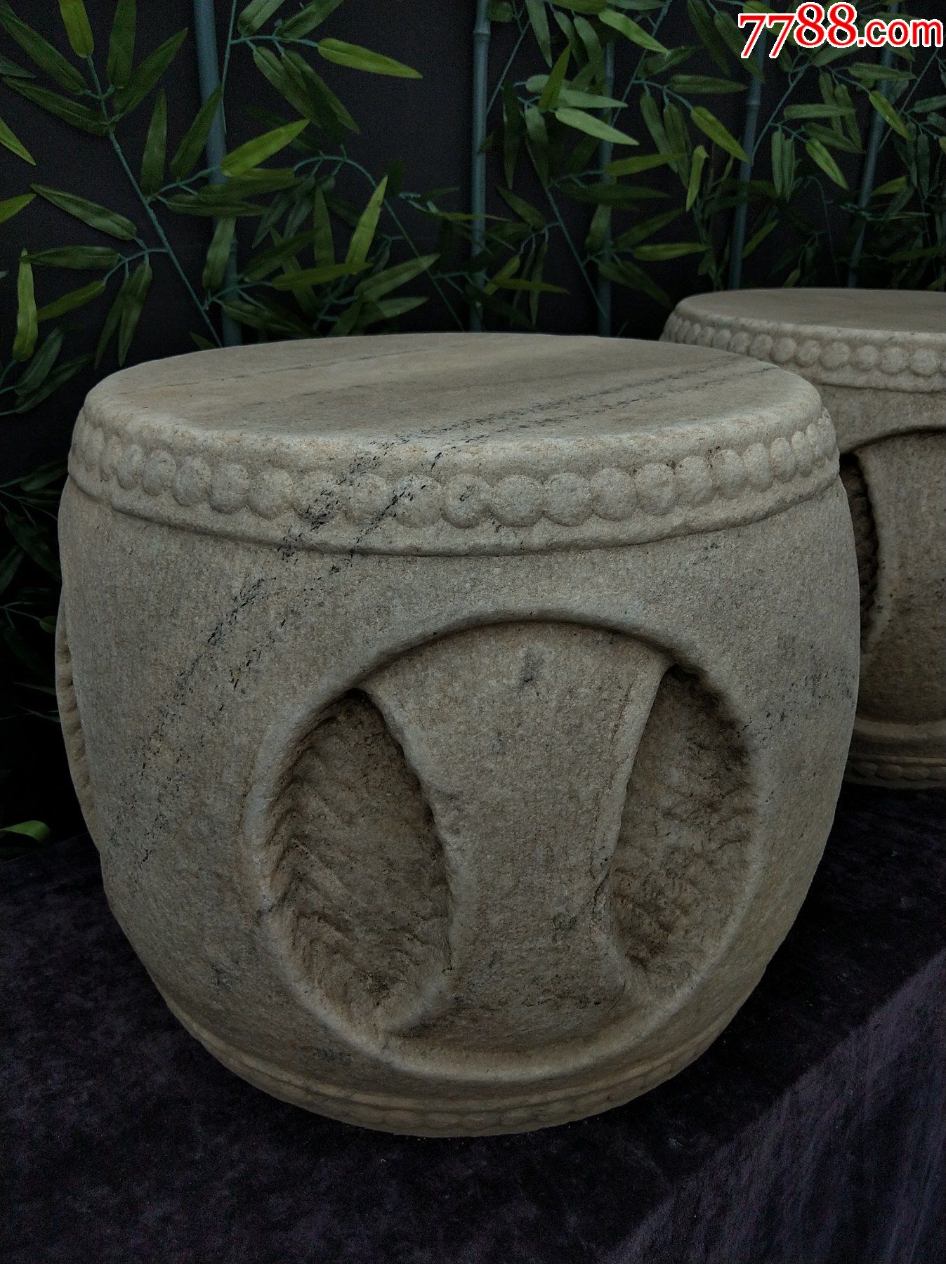 一对汉白玉石墩底座