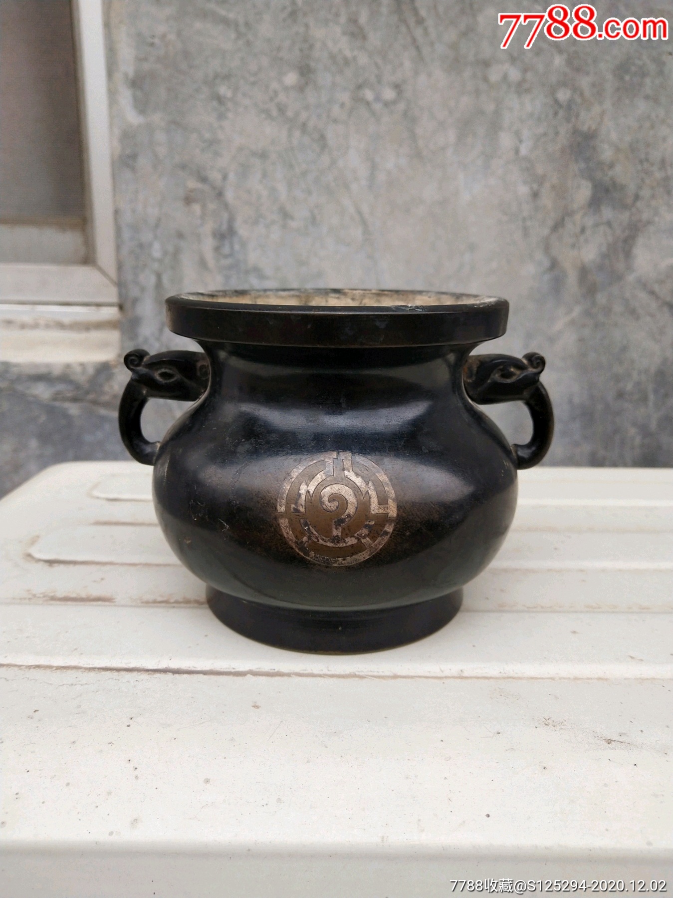 民国黑漆古铜香炉一个做工精美手头重品相还可以
