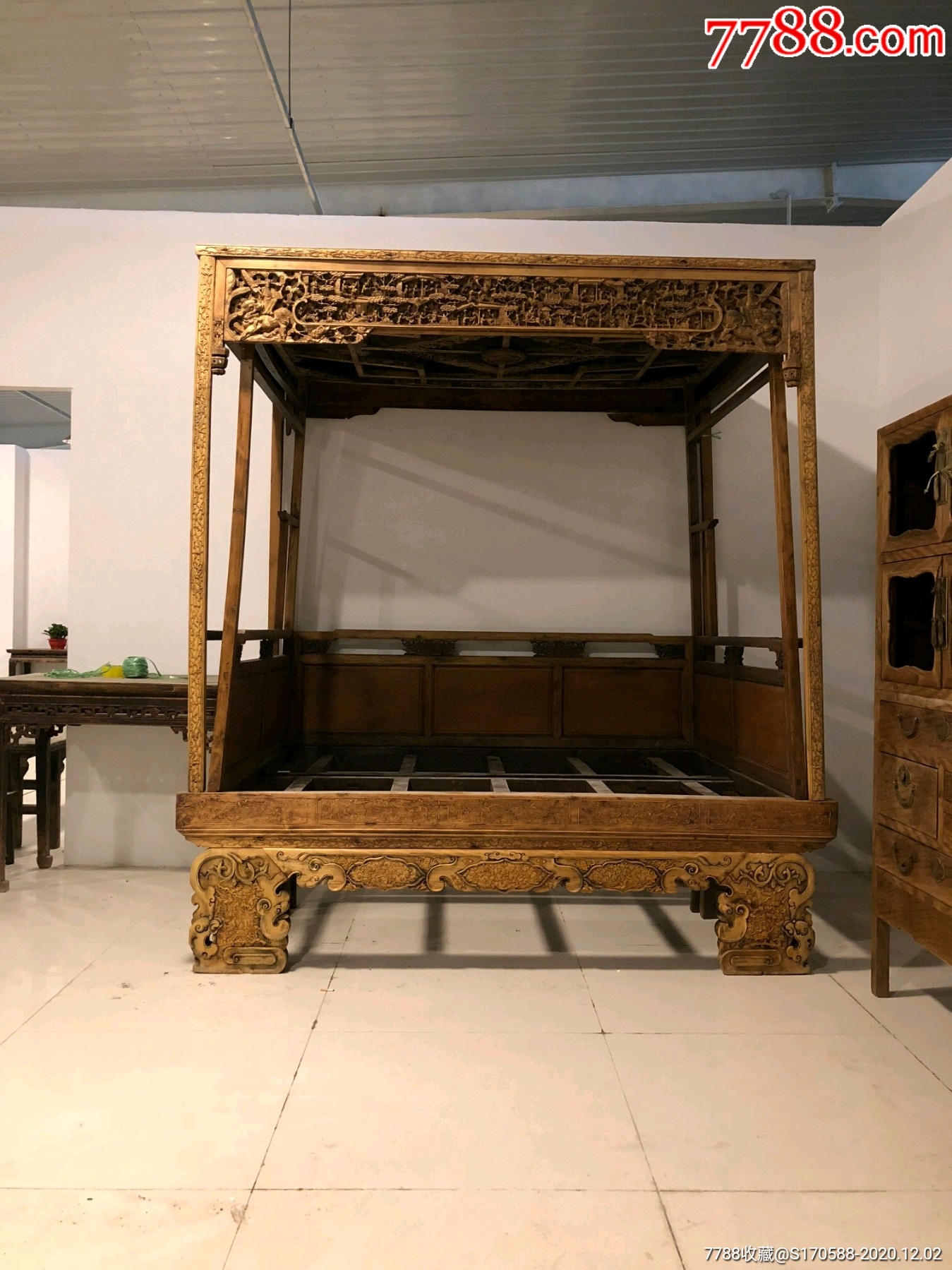 乾隆,龙眼木嵌黄杨雕工架子床.尺寸213.144.232