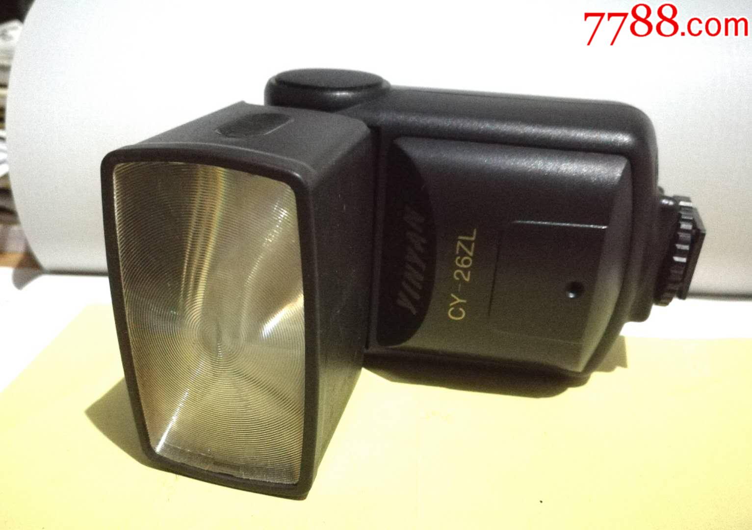 一个银燕zl26指数低压闪光灯可以用外数码单反上使用