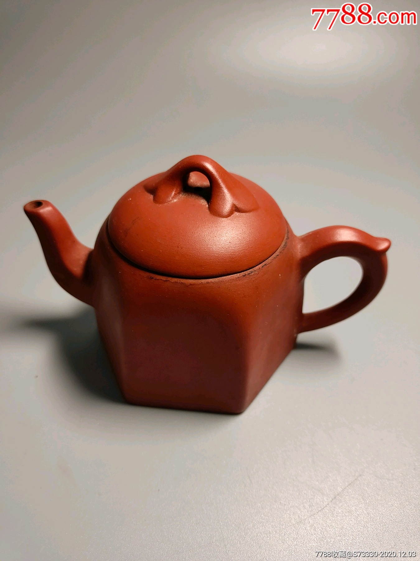 文革,六角小紫砂壶一把