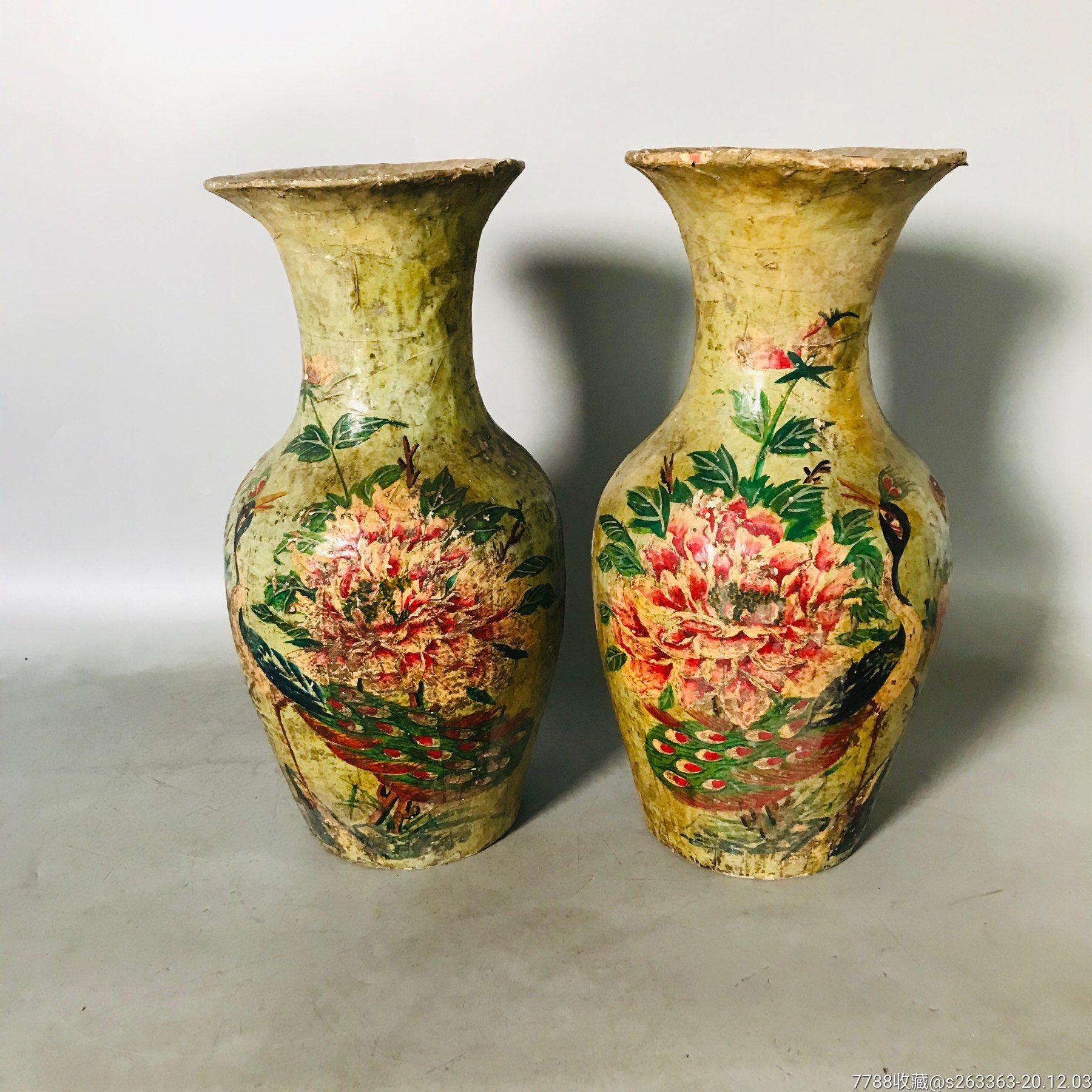 老纸胎漆画孔雀牡丹花瓶一对