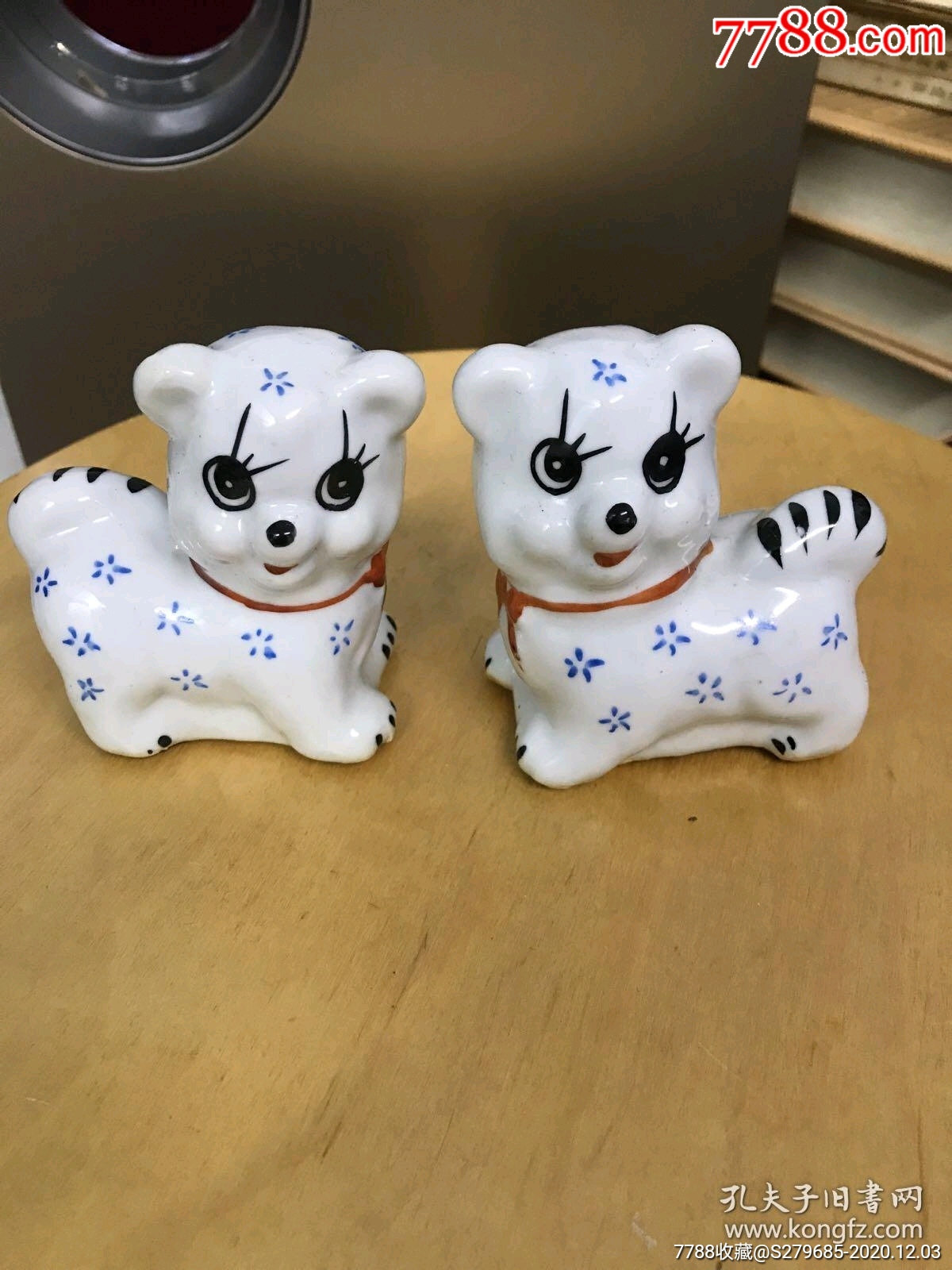 七八十年代瓷猫小摆件