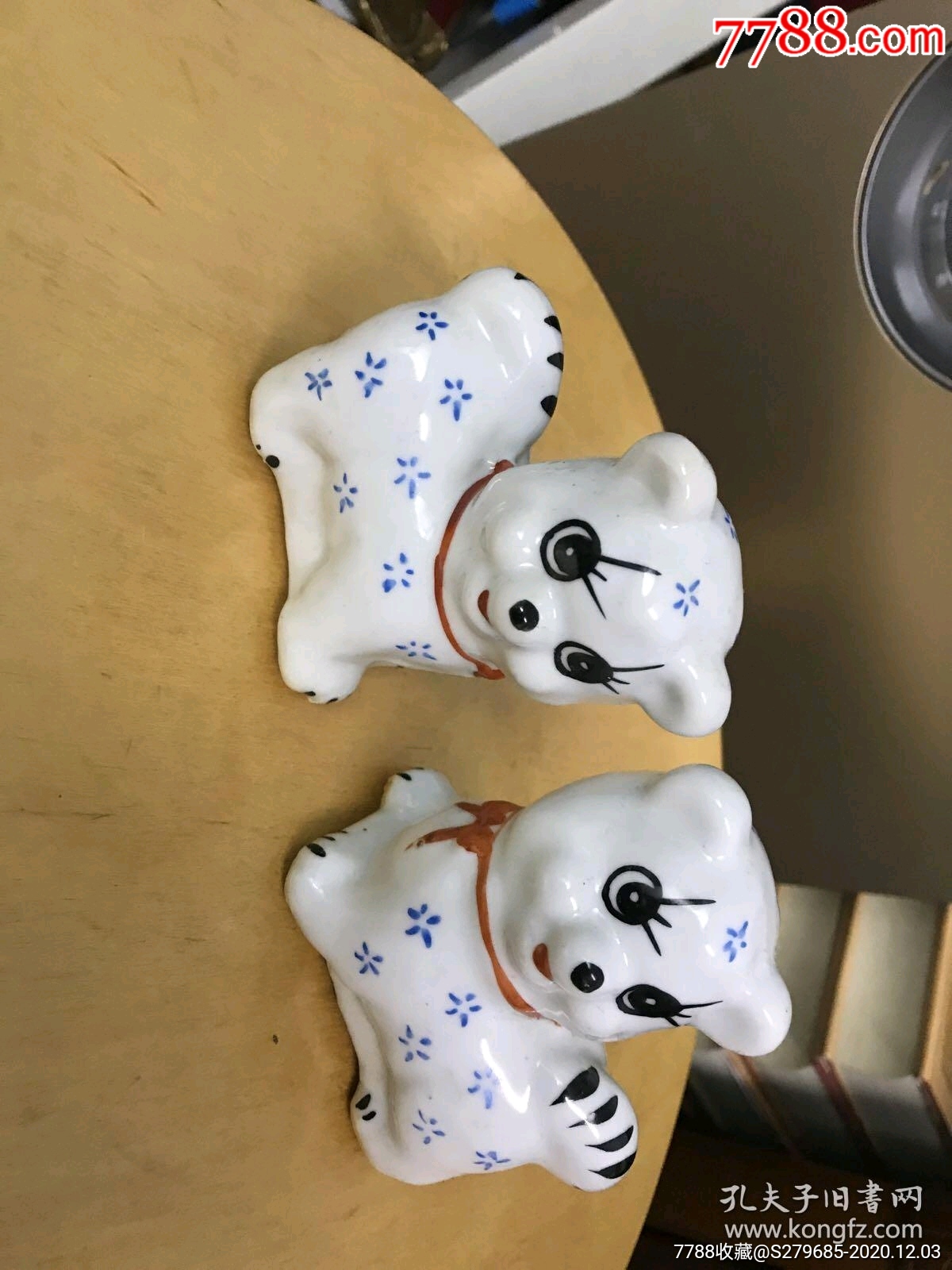 七八十年代瓷猫小摆件