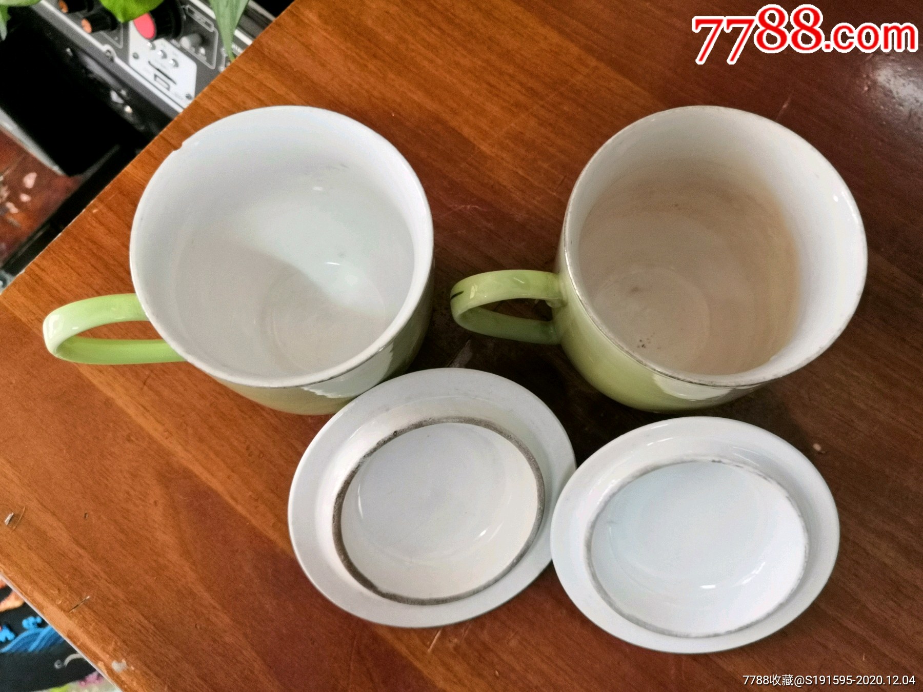 两个盖杯