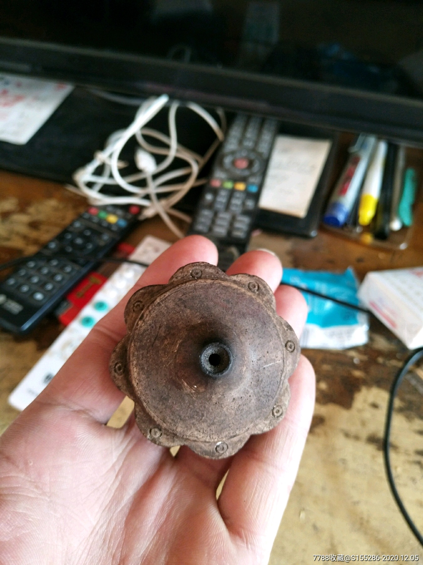 清代紫砂大烟枪头子品相如图有两个款底足有两个小磕包老包真