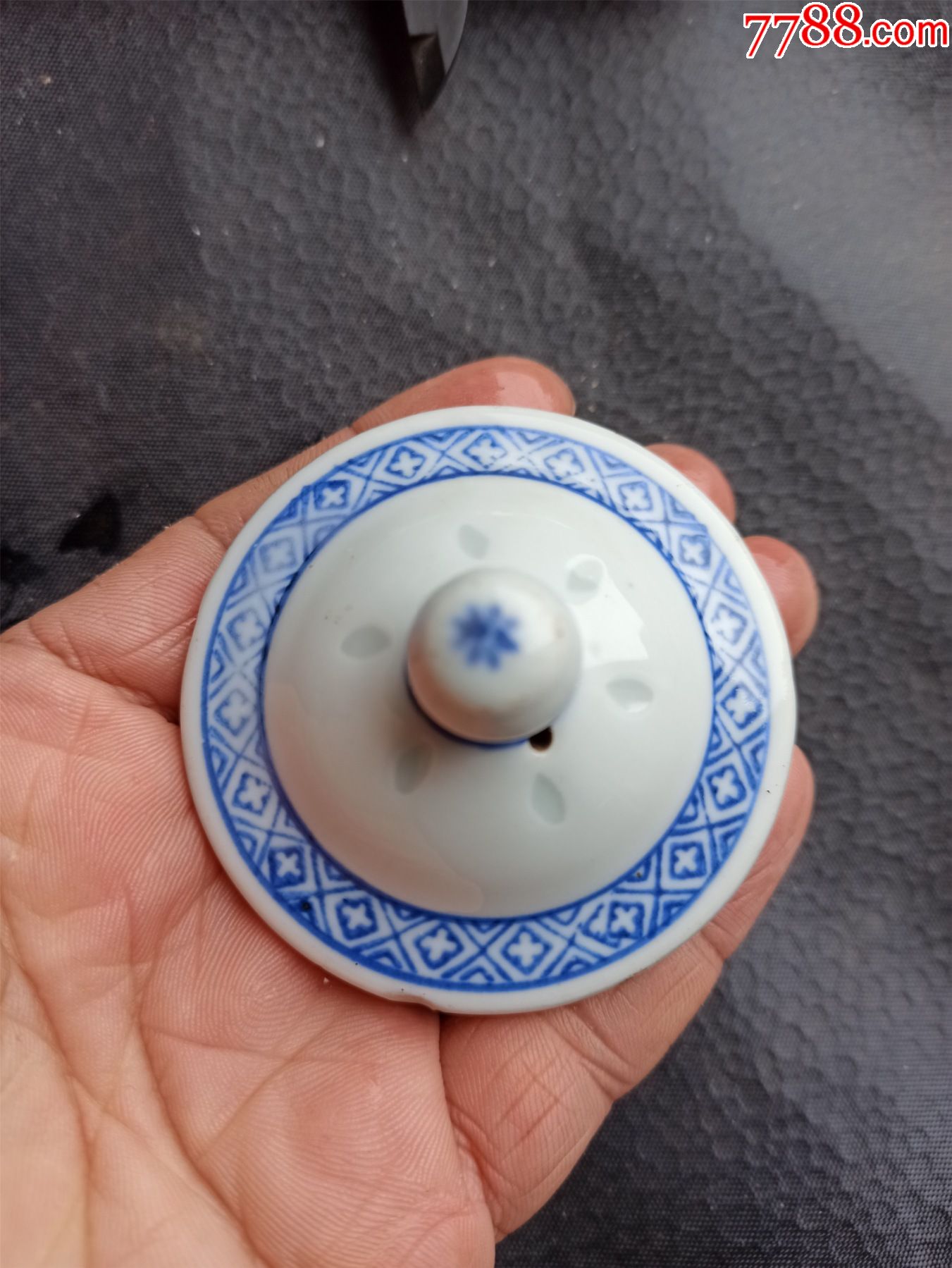 几十年的瓷器盖子,品相如图所示