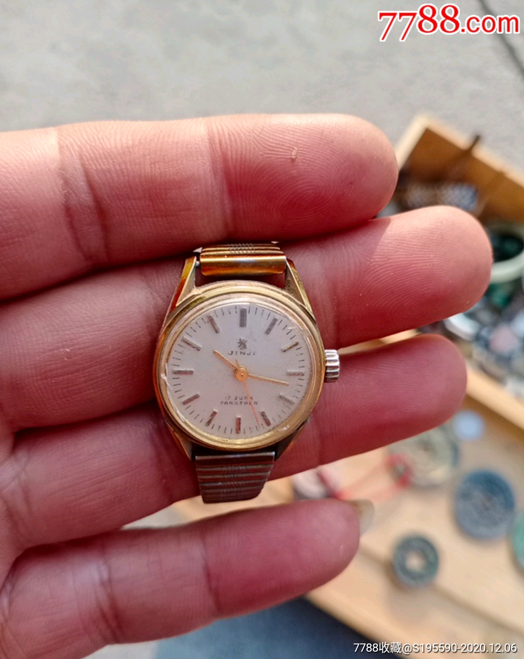 金鸡手表女