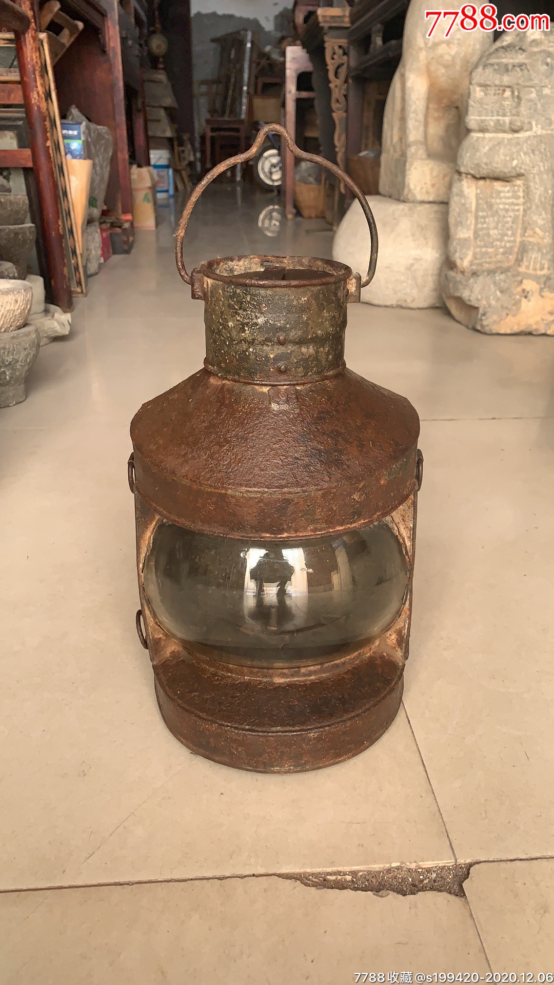 民俗精品老铁风灯完好无损漂亮上有天窗后有开门底有进气孔前面弧形
