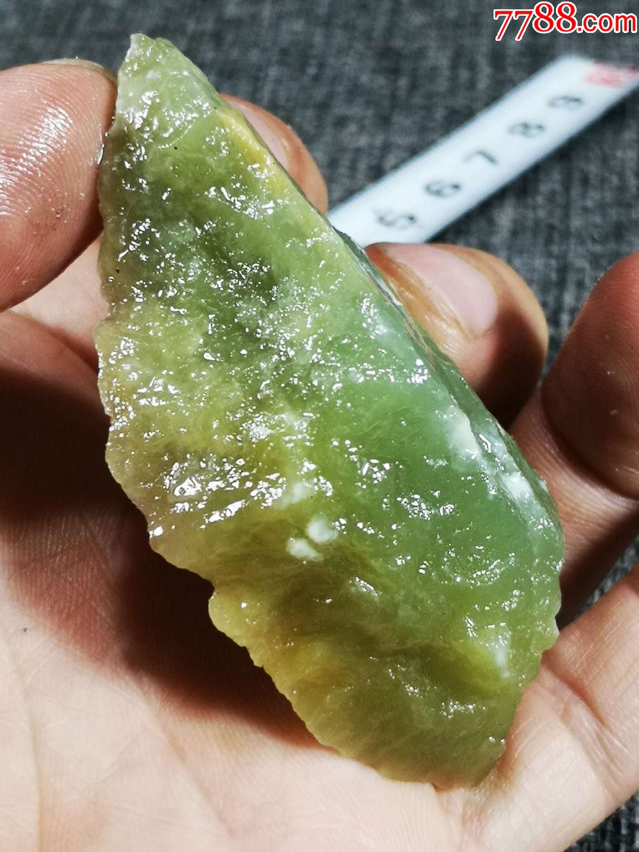 寿山石结晶艾叶绿毛料65g(软冻老货,稀缺品种)