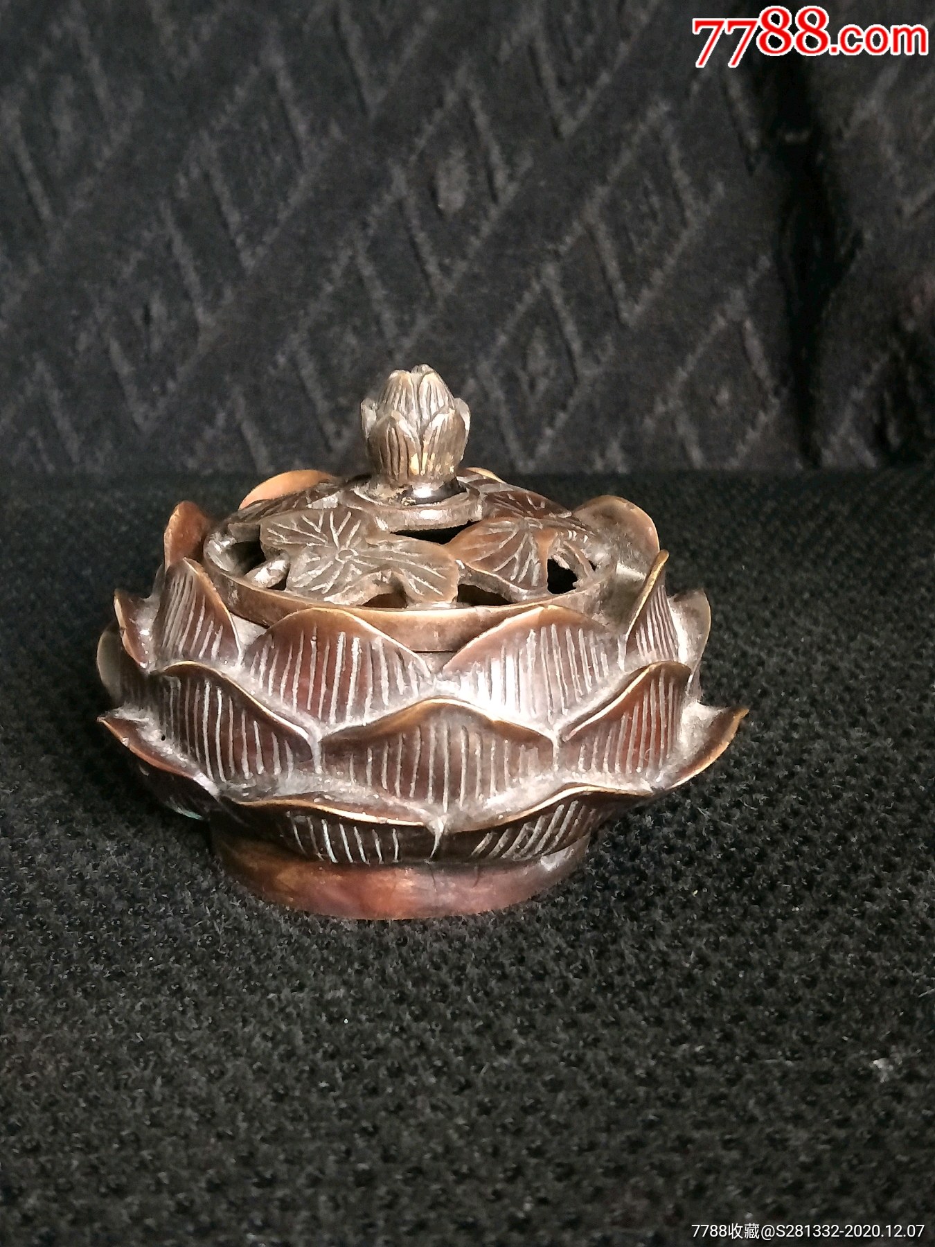 莲花纹铜香炉一个