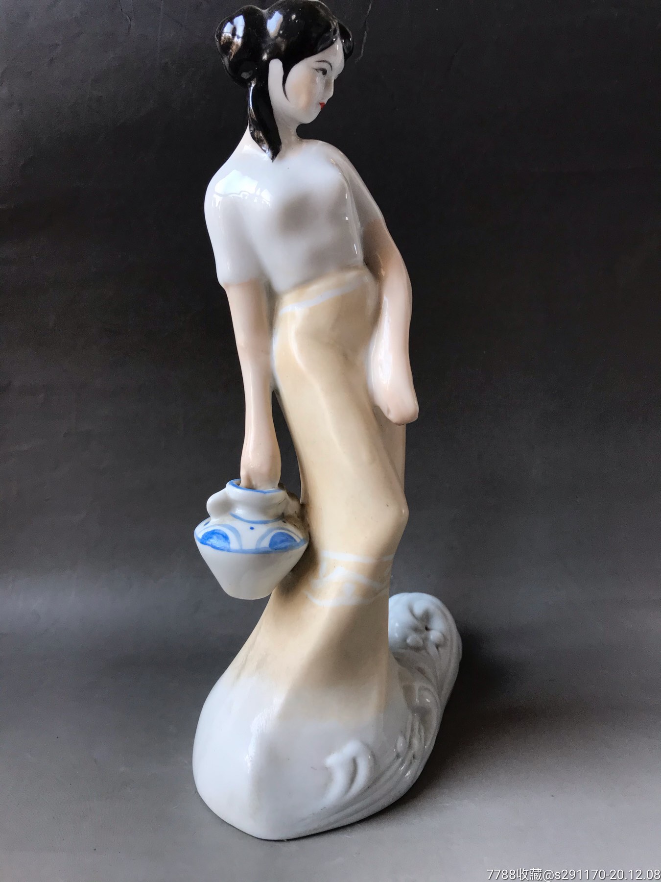 80年代新疆美女瓷塑笔插