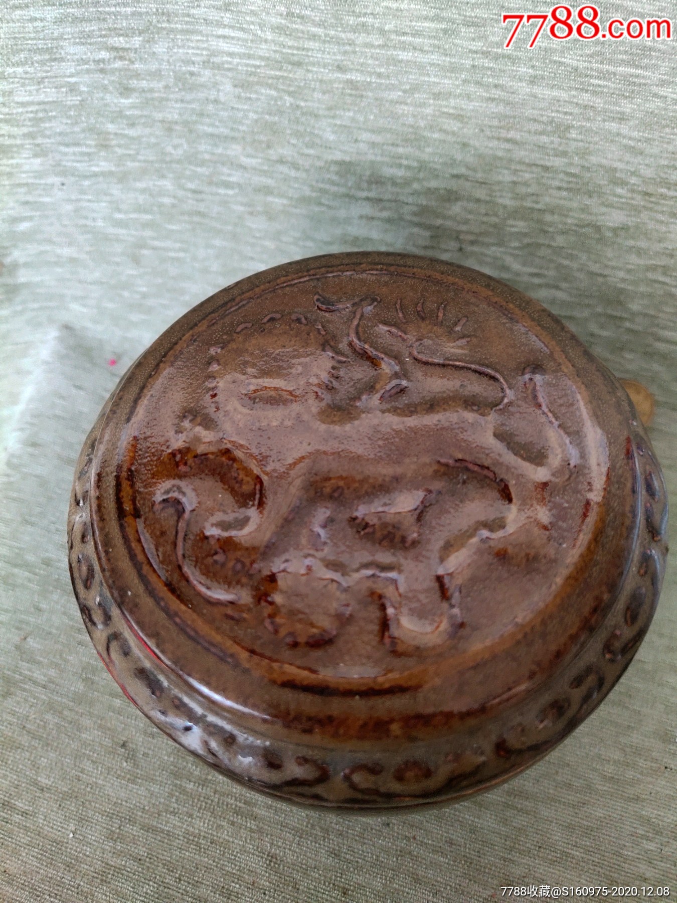 漂亮清代酱釉印花卷草狮子云纹小盖罐,盖子,口沿,底沿,小磕点,余完整