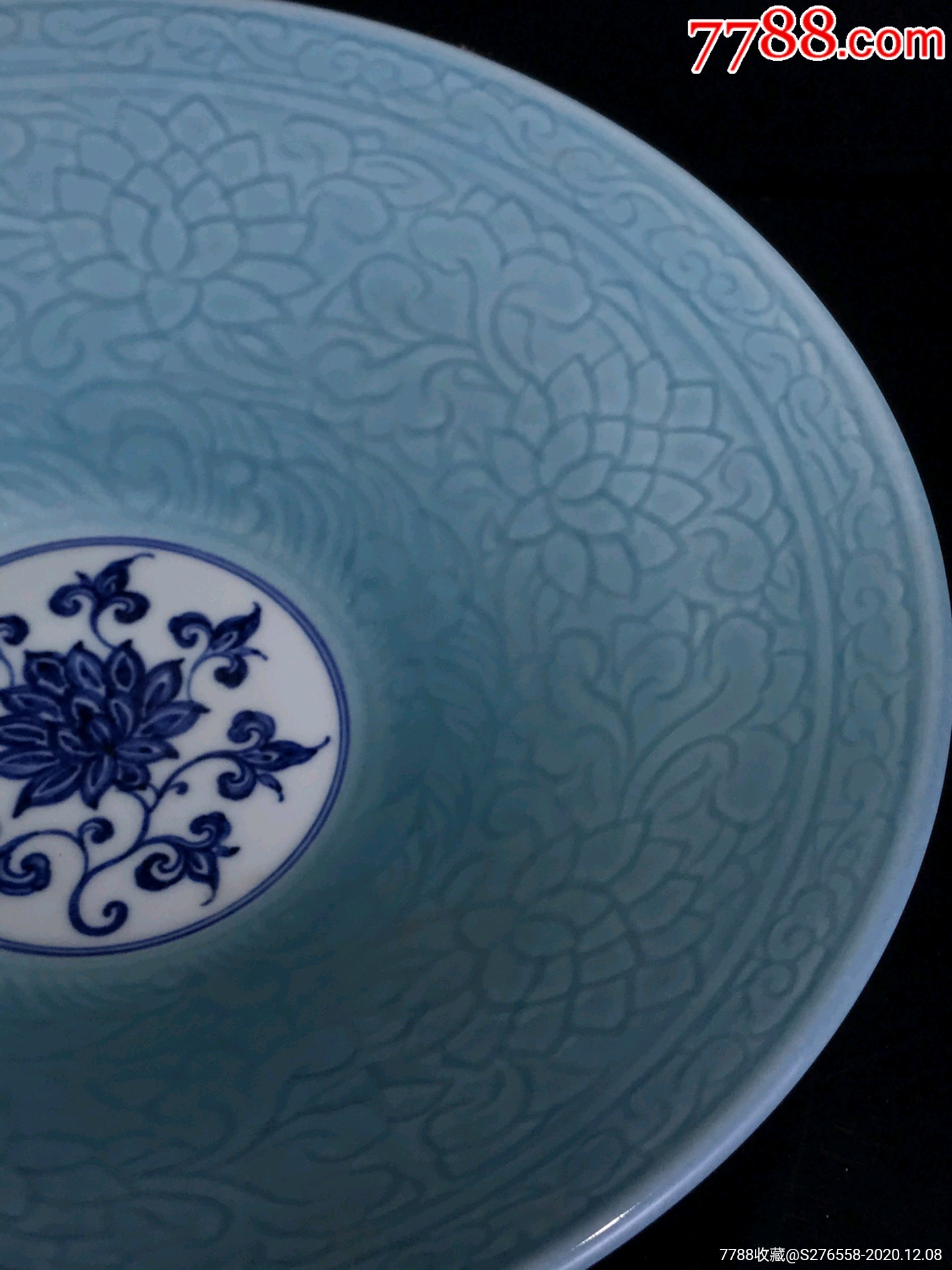 宣德豆青釉暗纹青花大碗,此碗:清晰透彻,疏朗分明,布局合理严谨,纯