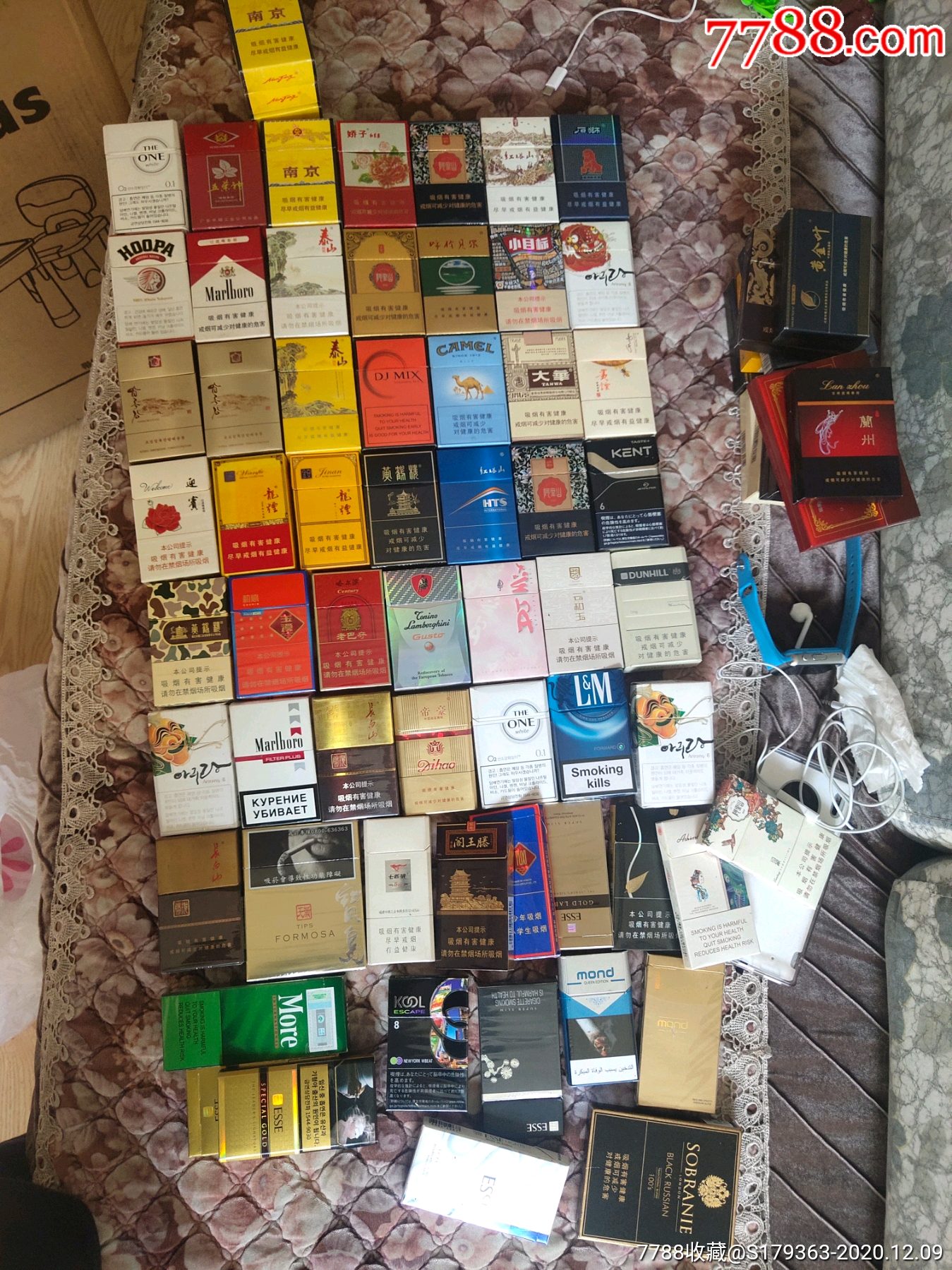 烟盒一堆,很多老版