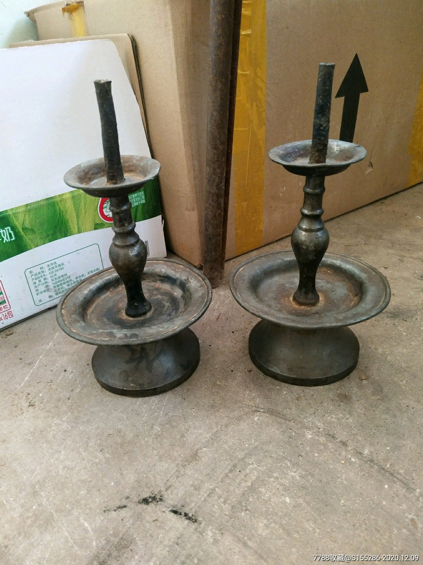 清代厚重锡烛台一对品相如图厚重压手