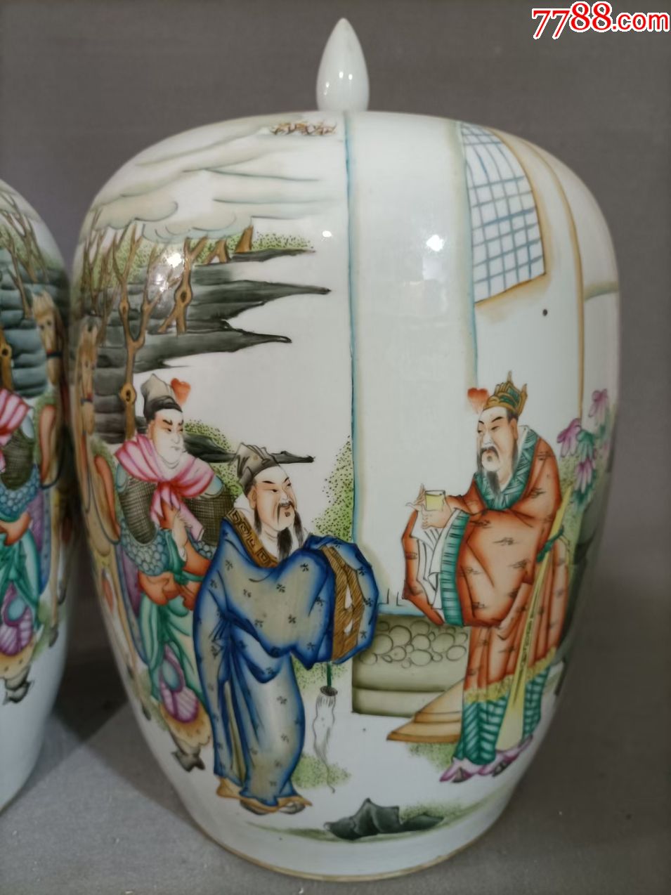 晚清民初时期珠山西轩粉彩人物大尺寸冬瓜罐一对