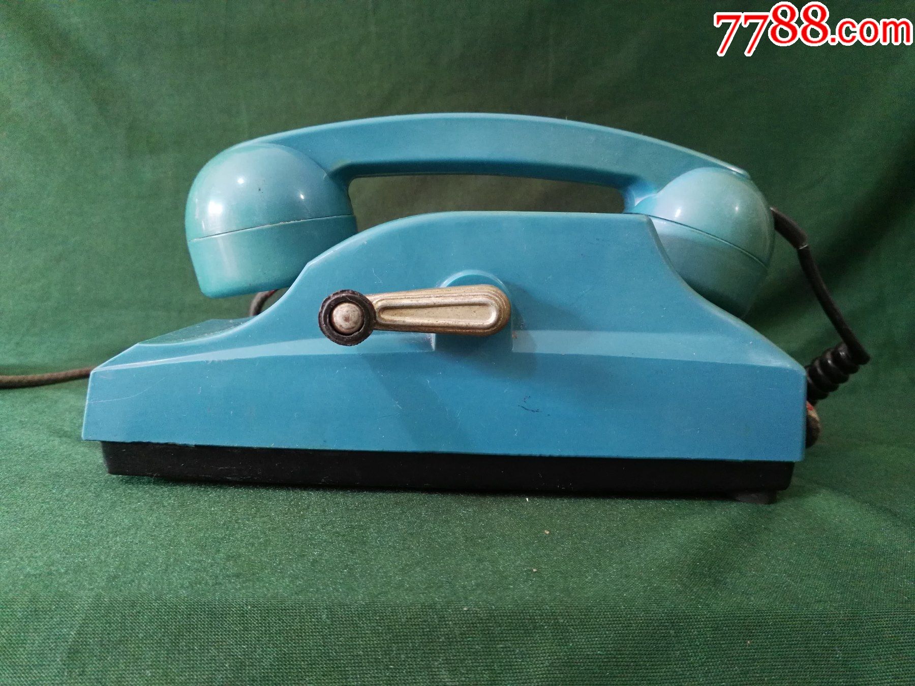 少见60年代摇把老电话