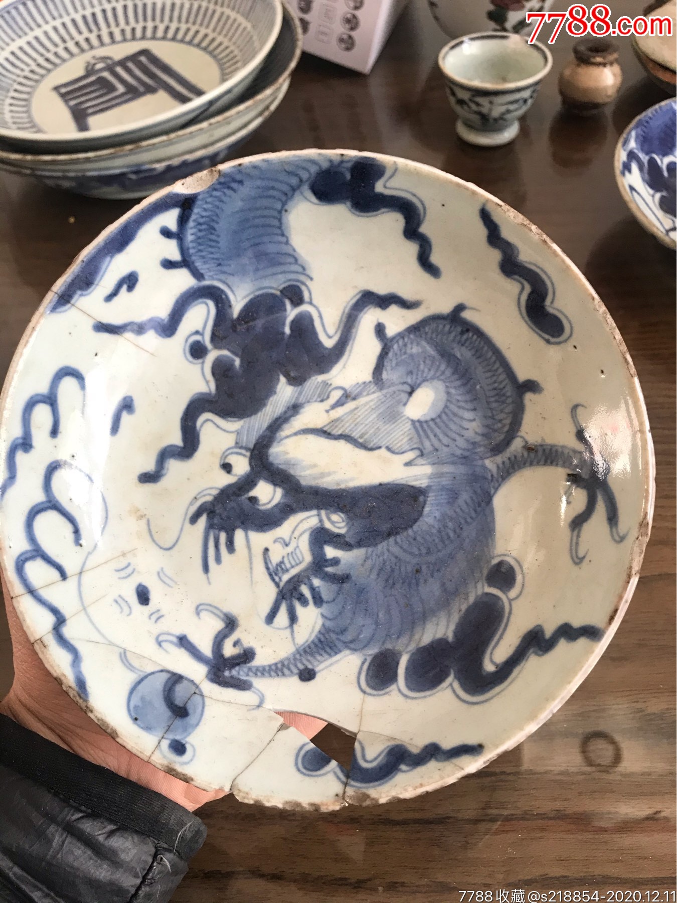 清代青花过墙龙盘