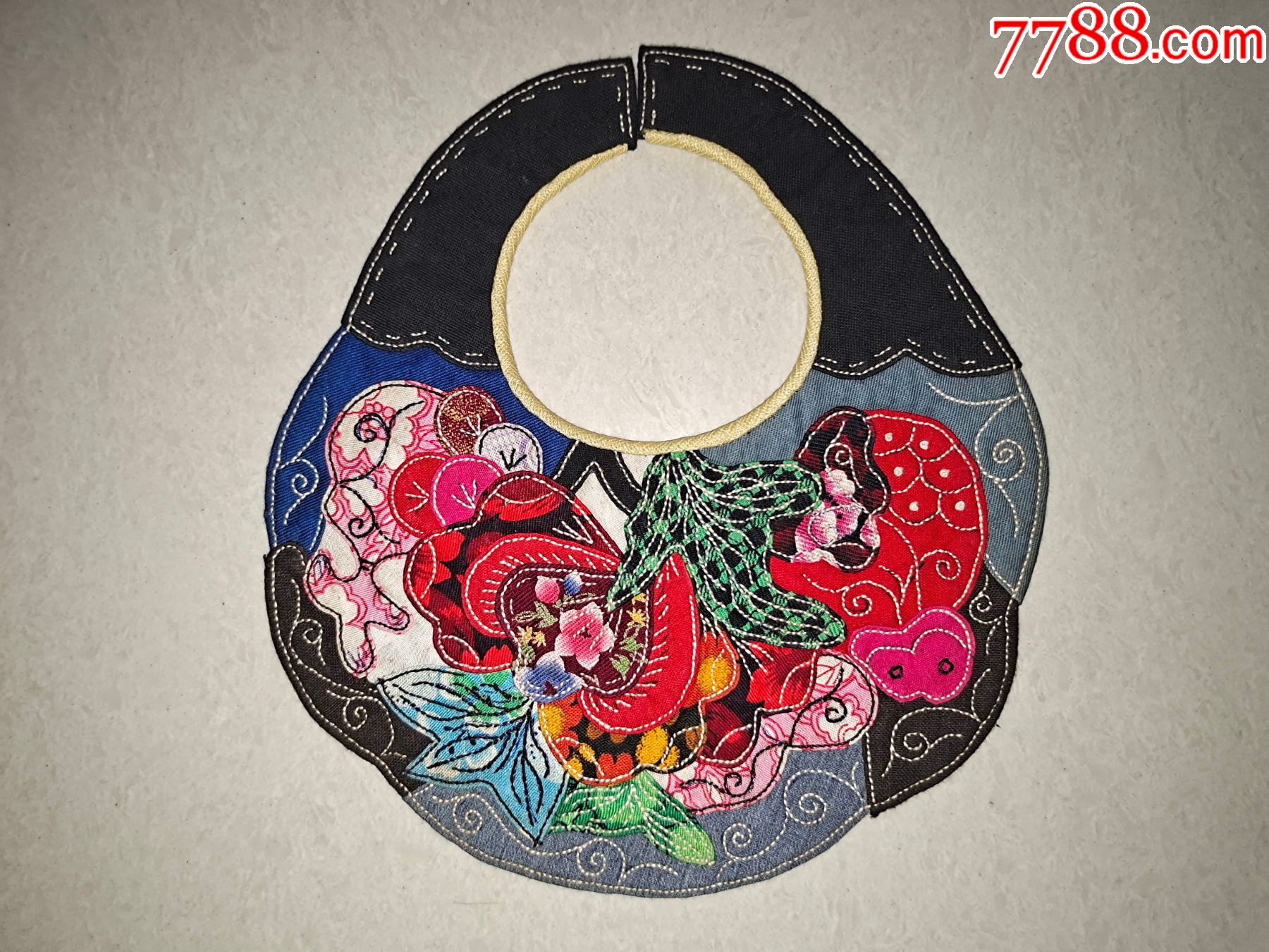 民国民俗拼布绣围脖一组