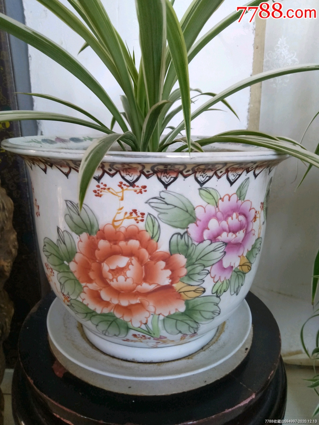 漂亮的手绘牡丹花花盆