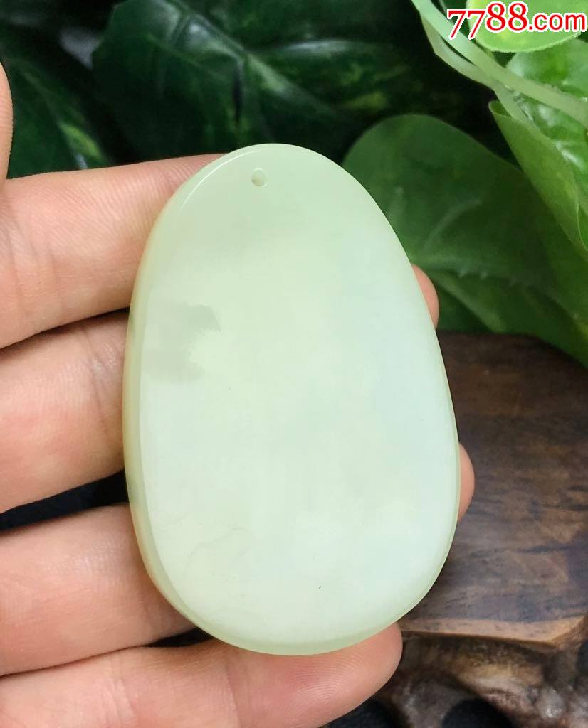 4408新疆且末黄口岫玉观音吊坠58.8克