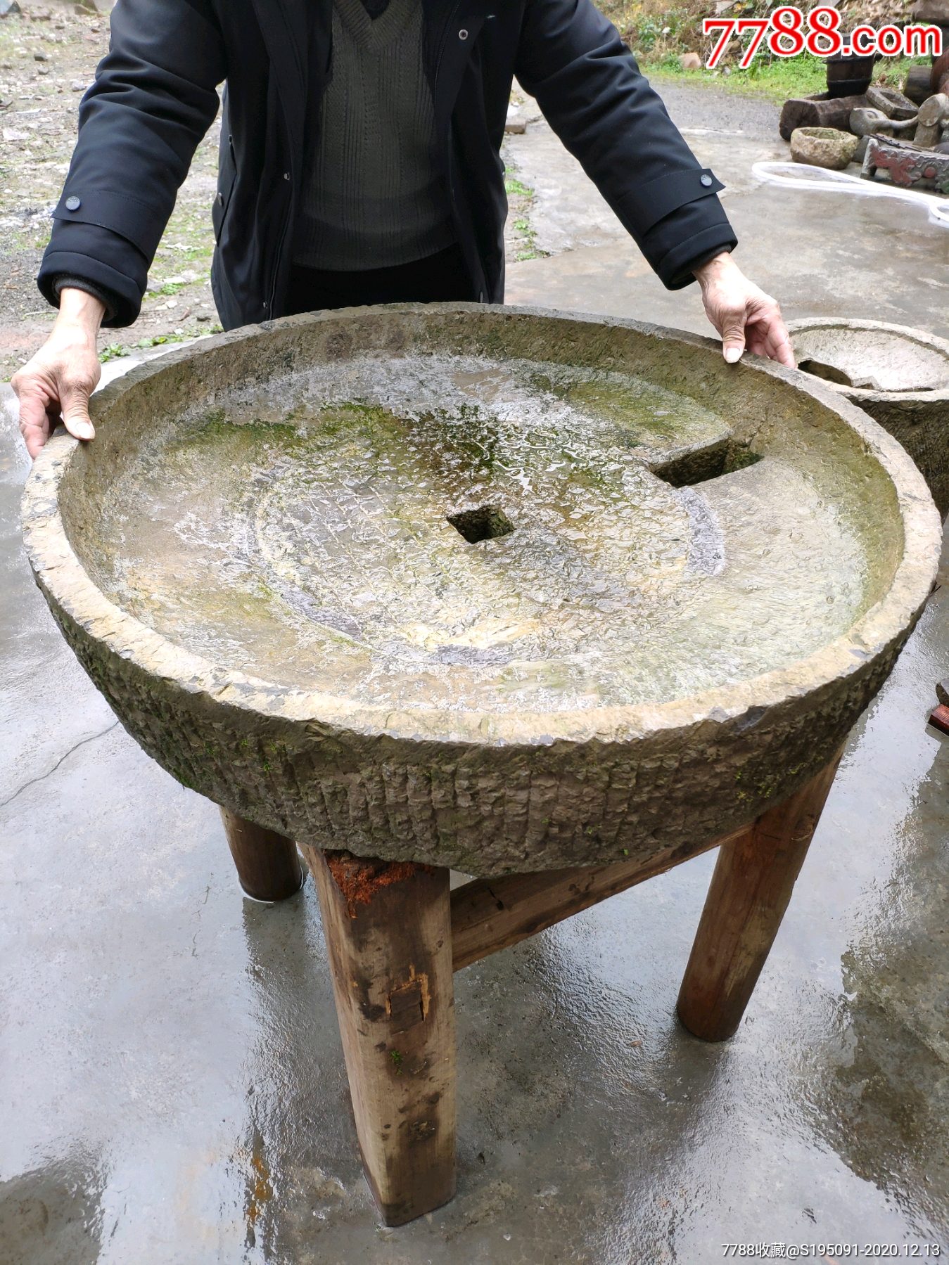 少见全圆形大号青石老石磨茶盘