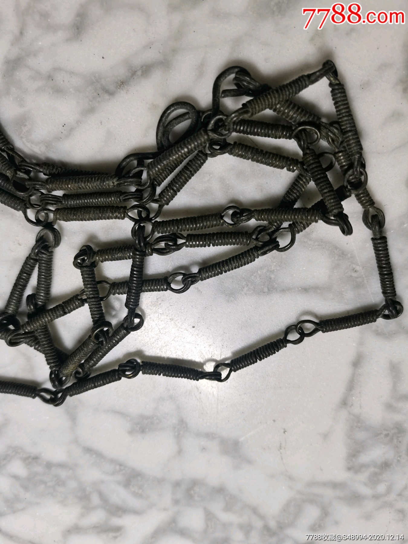 带铜链的木手铐:合和二仙,辟邪之器,传说是用来铐阴间鬼怪-价格:1500.