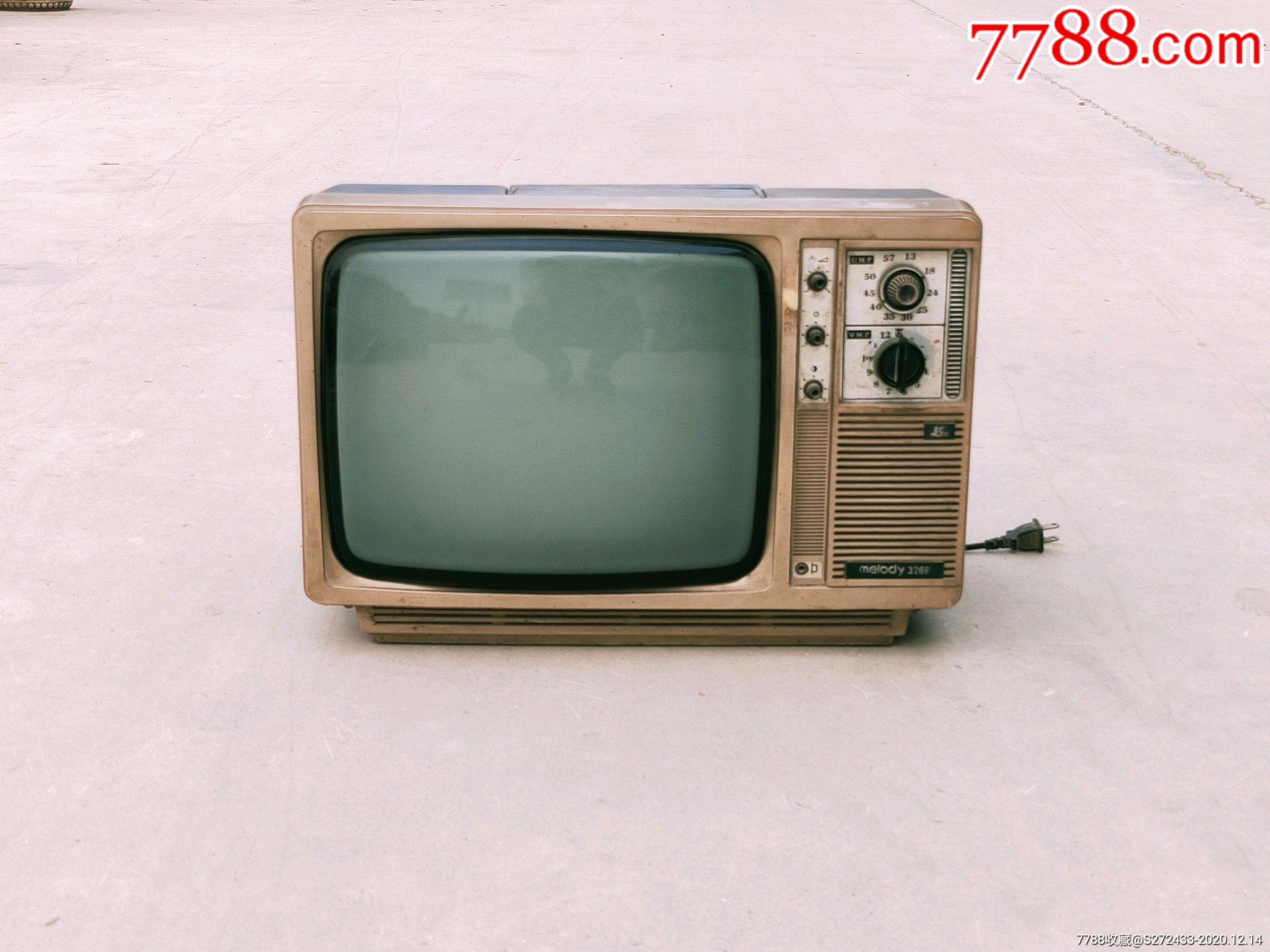 美乐牌全频道国营第七六o厂黑白电视机正常收看只是没有天线没信号包