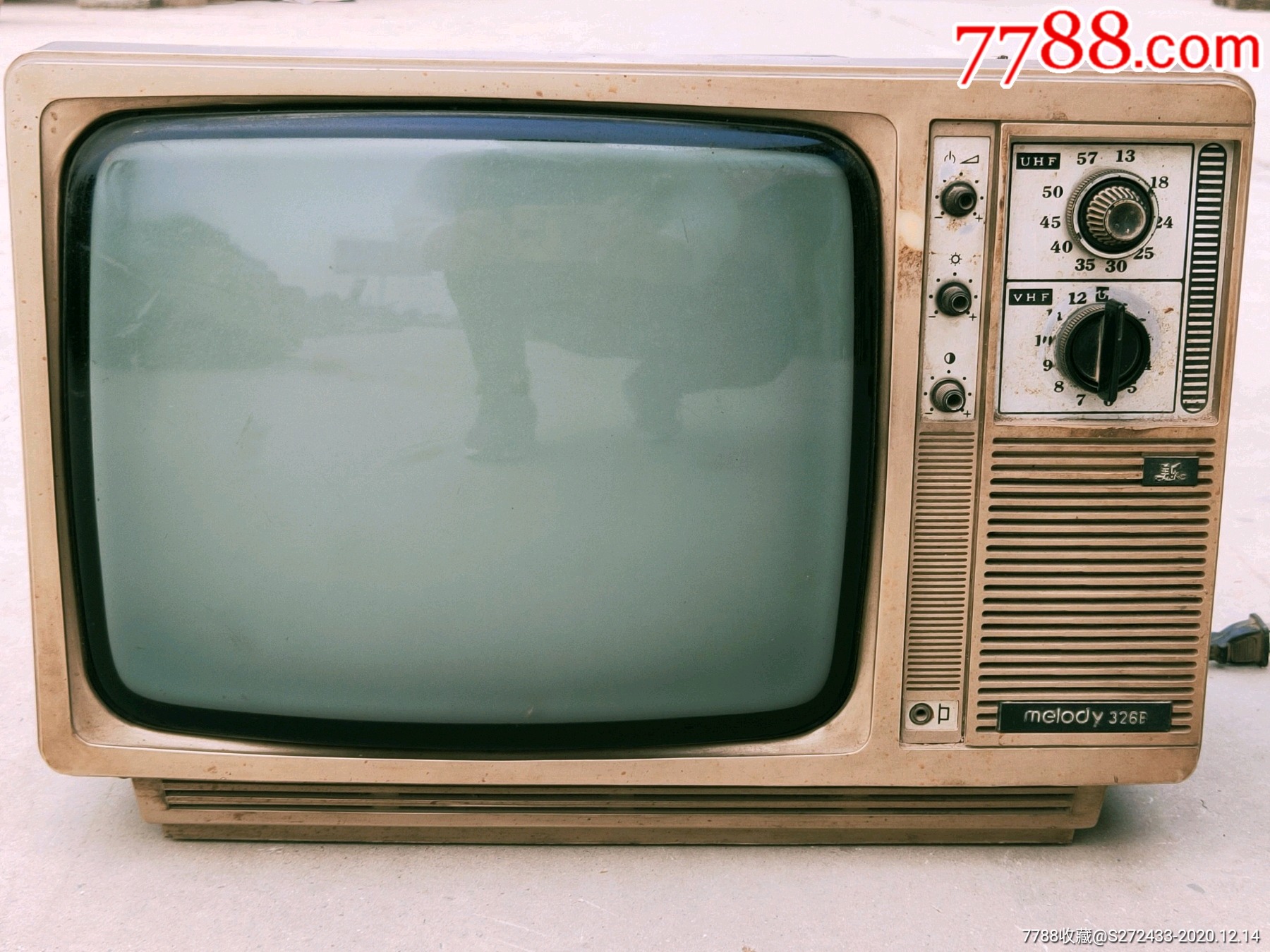 美乐牌全频道国营第七六o厂黑白电视机正常收看只是没有天线没信号包